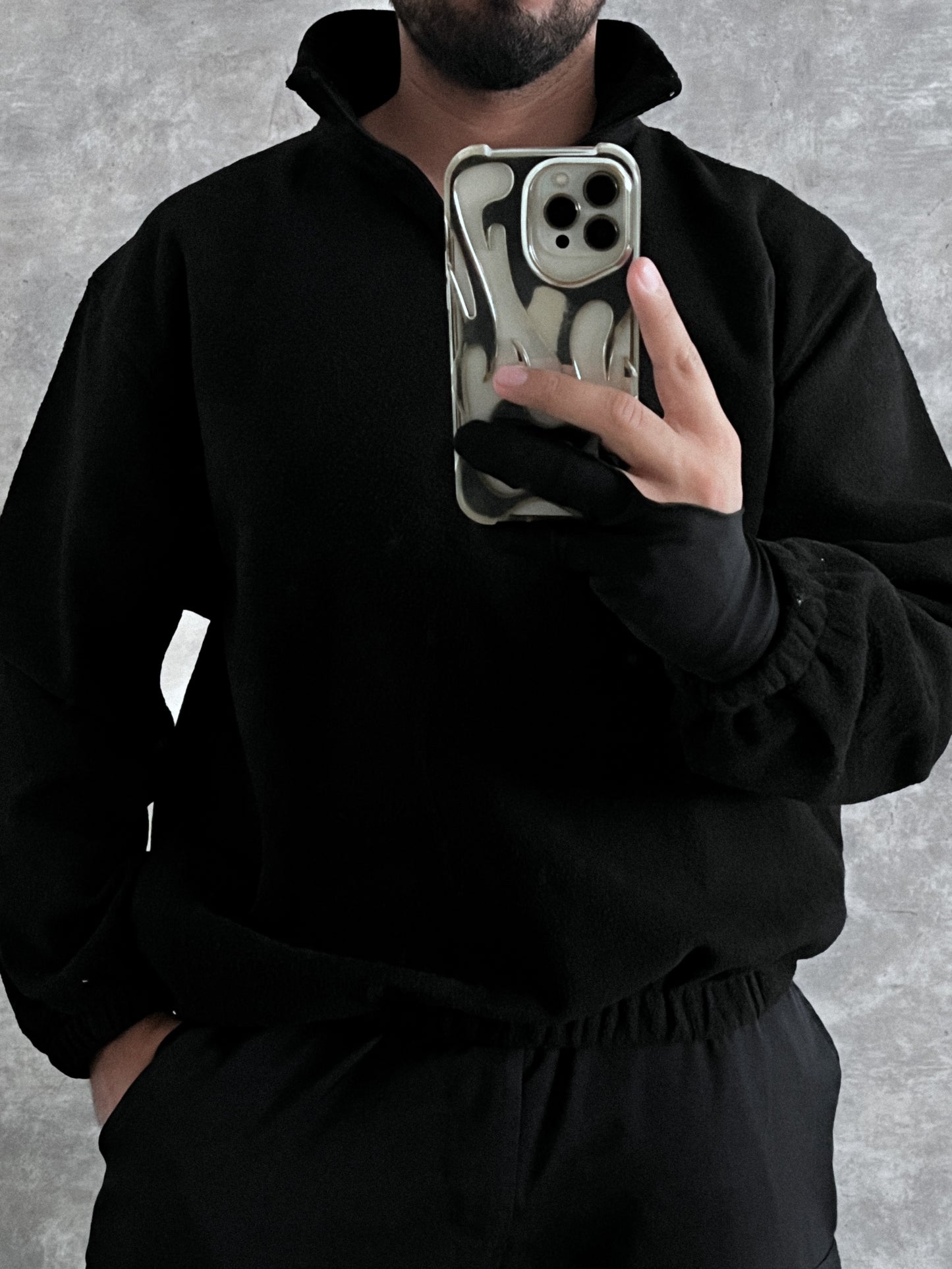 BLACK SWEATER (M)