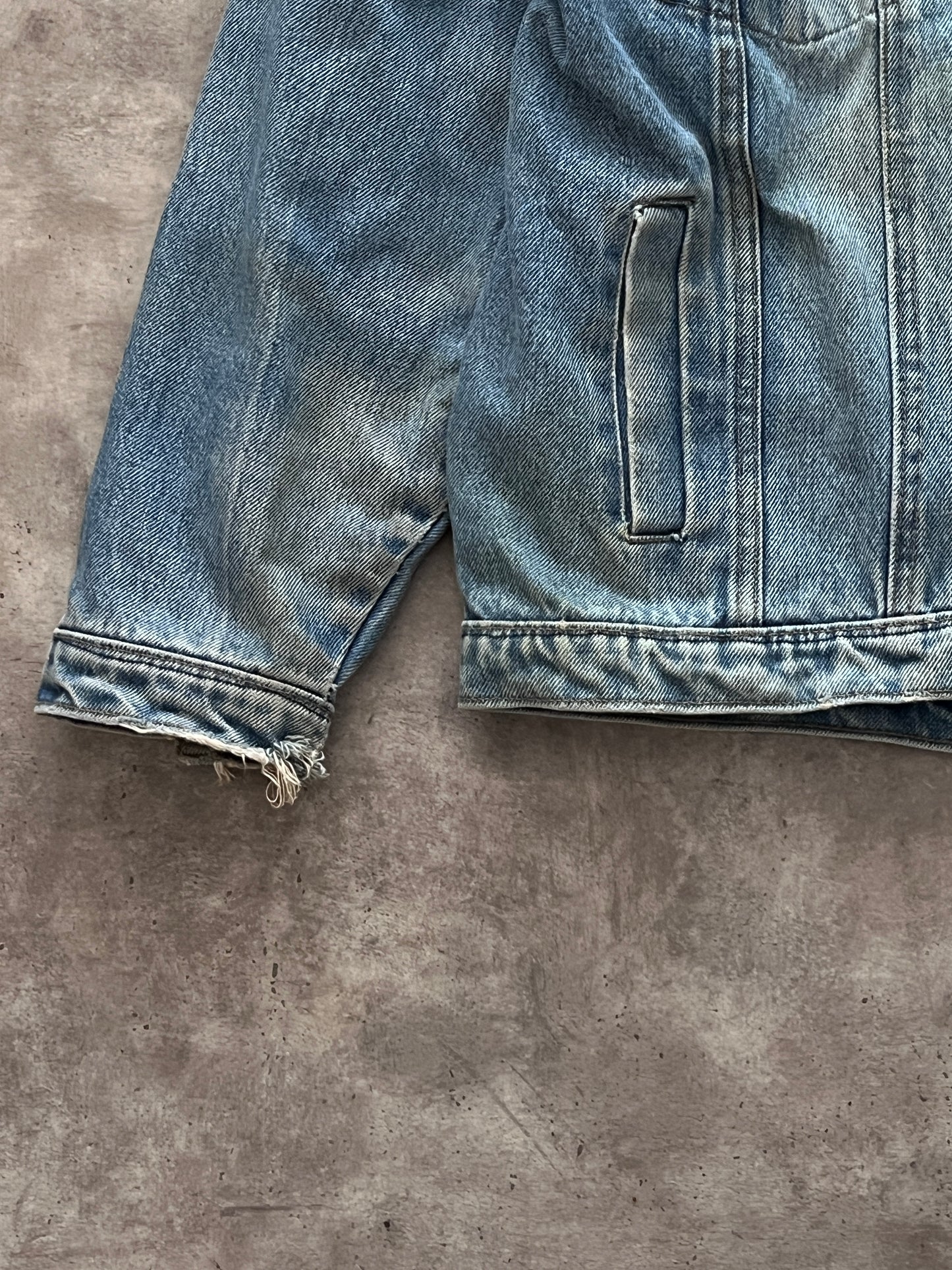 VINTAGE DENIM TRUCKER JACKET (S)