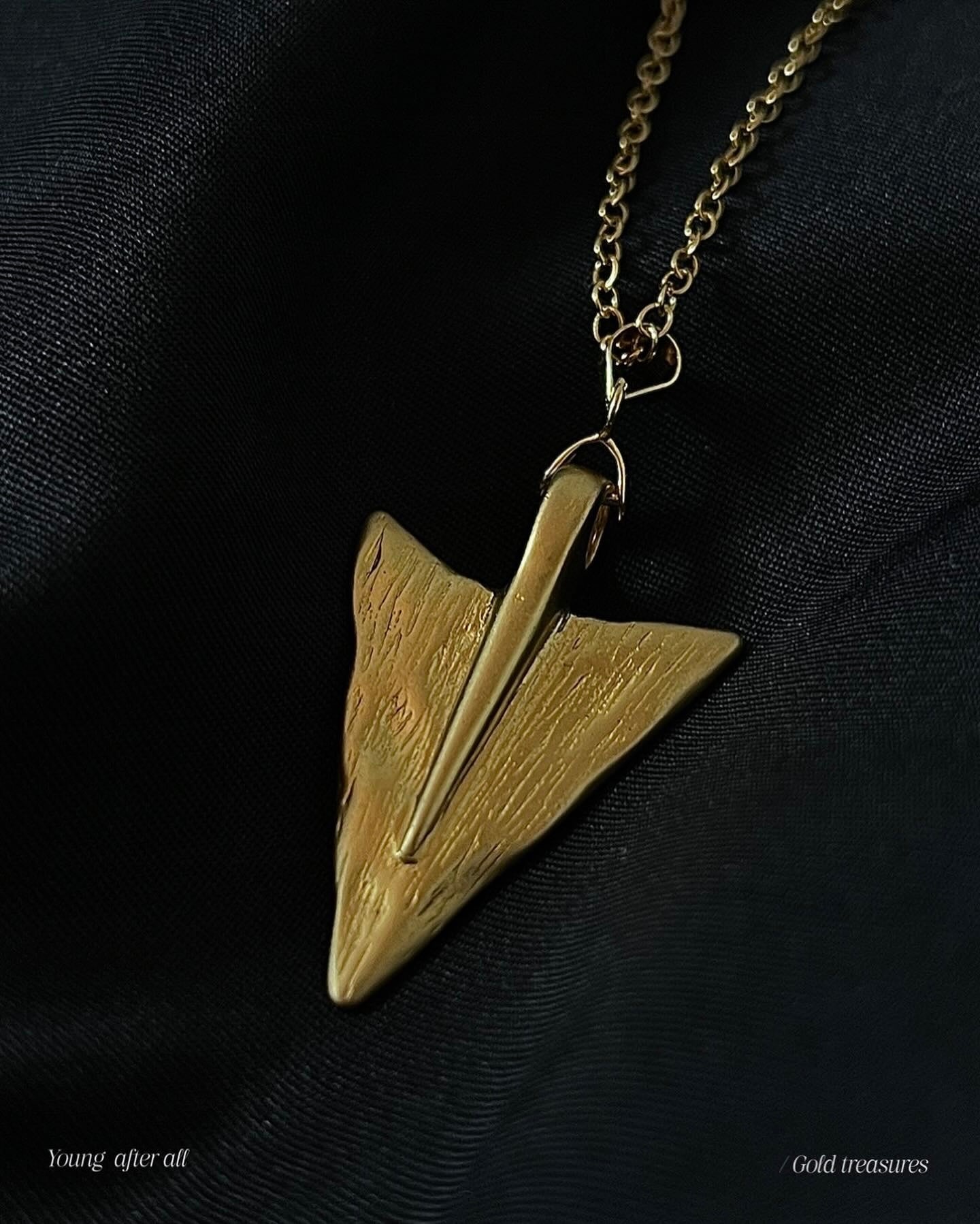 Arrow / Gold treasures