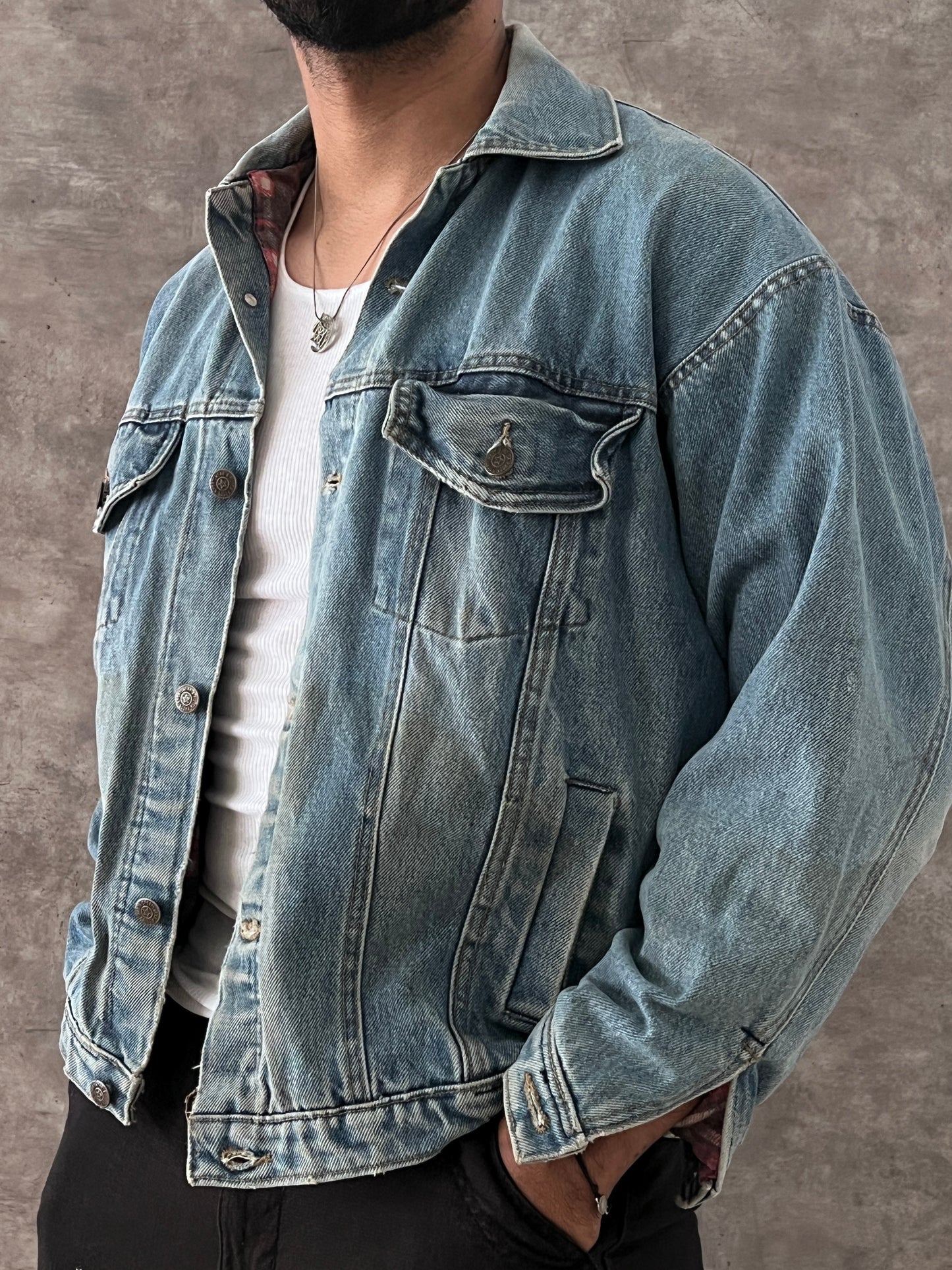 VINTAGE DENIM TRUCKER JACKET (S)