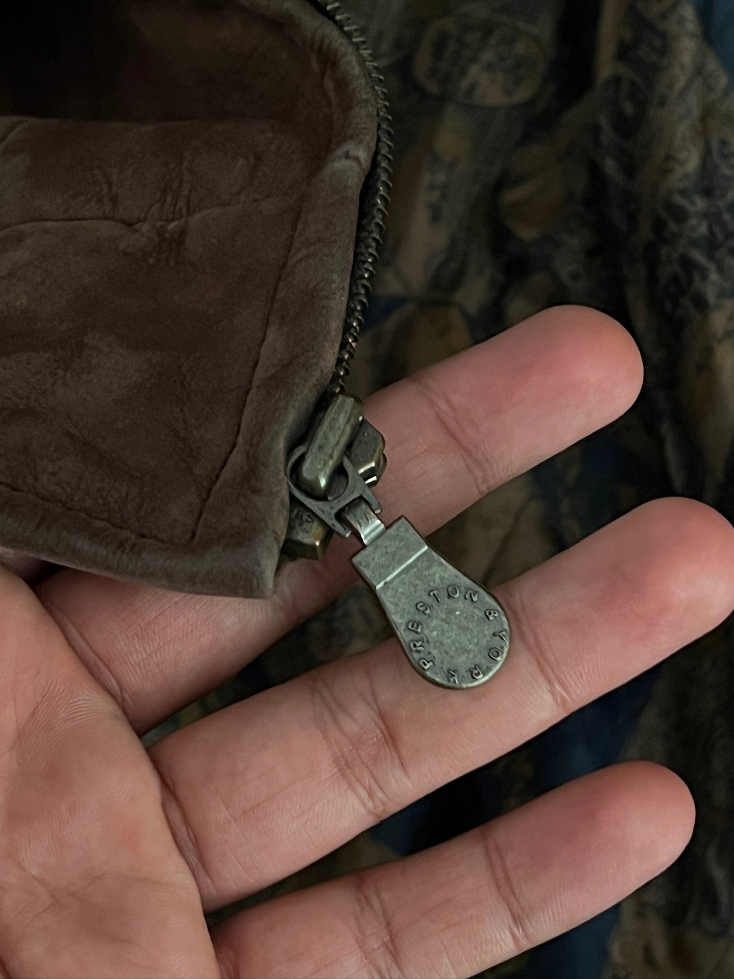 Chamarra de piel Vintage de los 90´s 🤌
Talla M