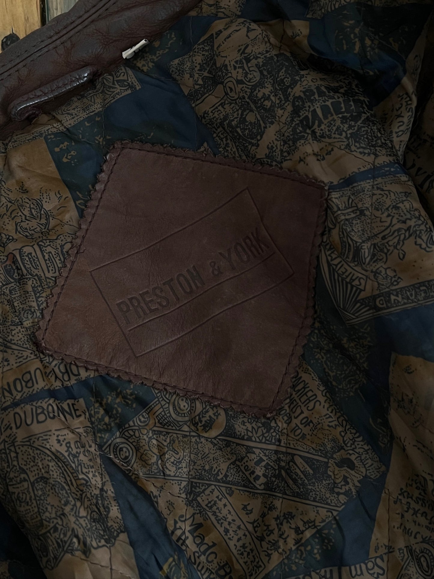 Chamarra de piel Vintage de los 90´s 🤌
Talla M