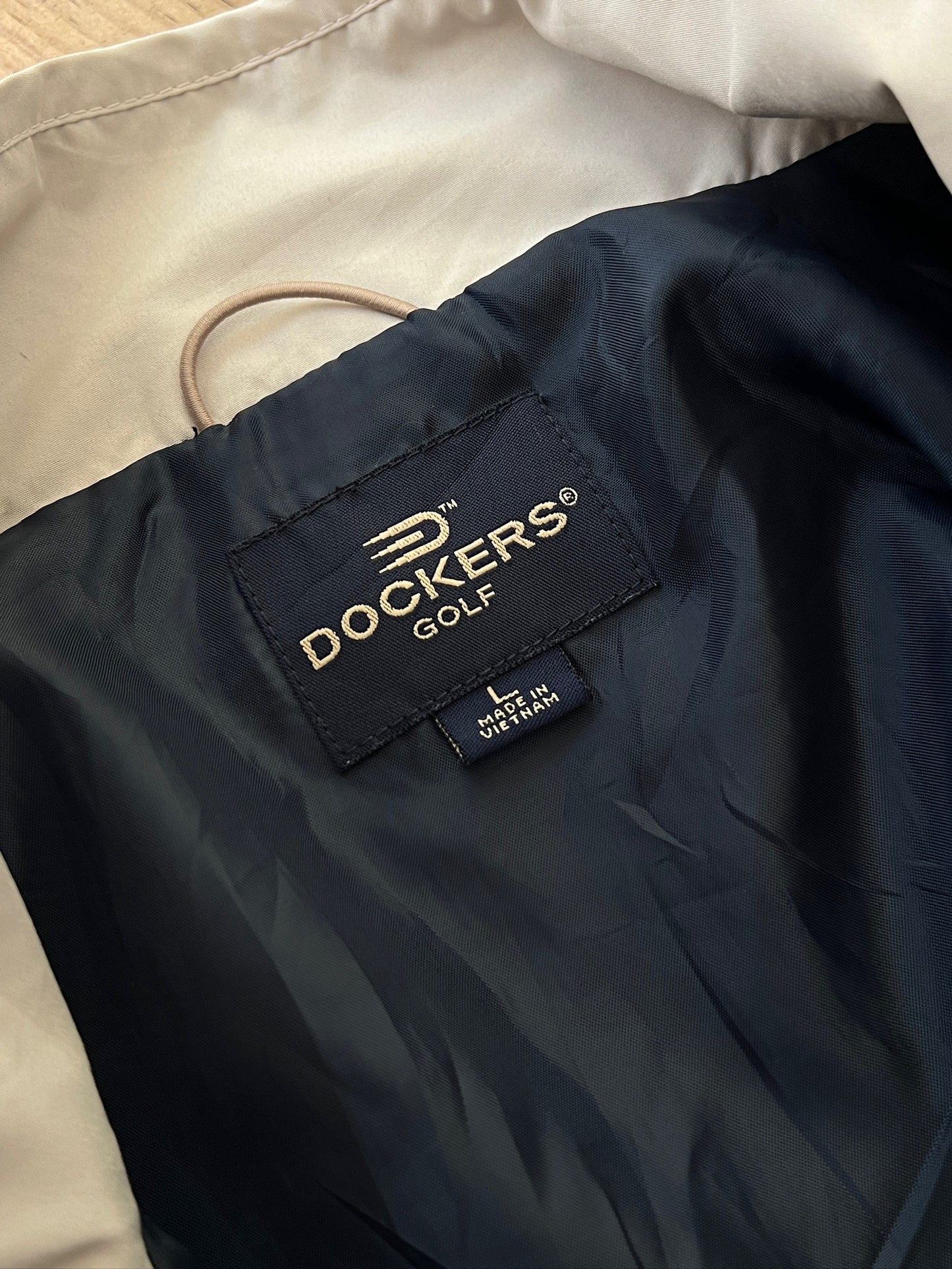 Rompevientos Dockers Golf 😼
Talla L