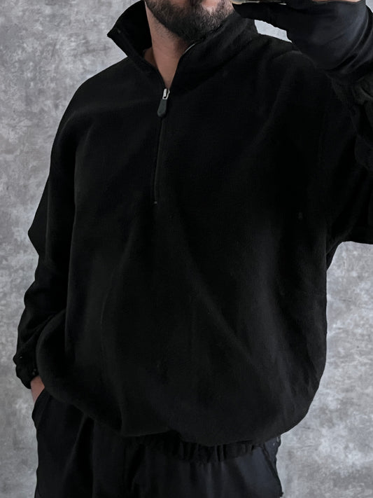 BLACK SWEATER (M)