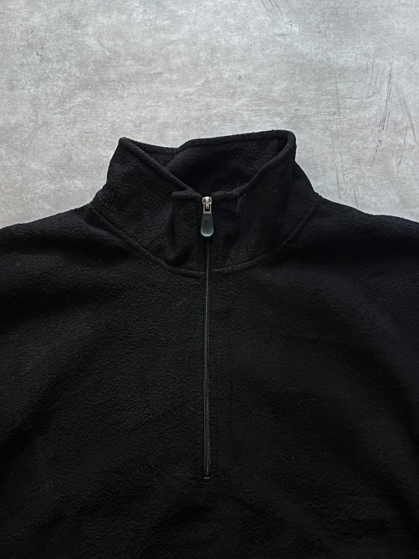 BLACK SWEATER (M)