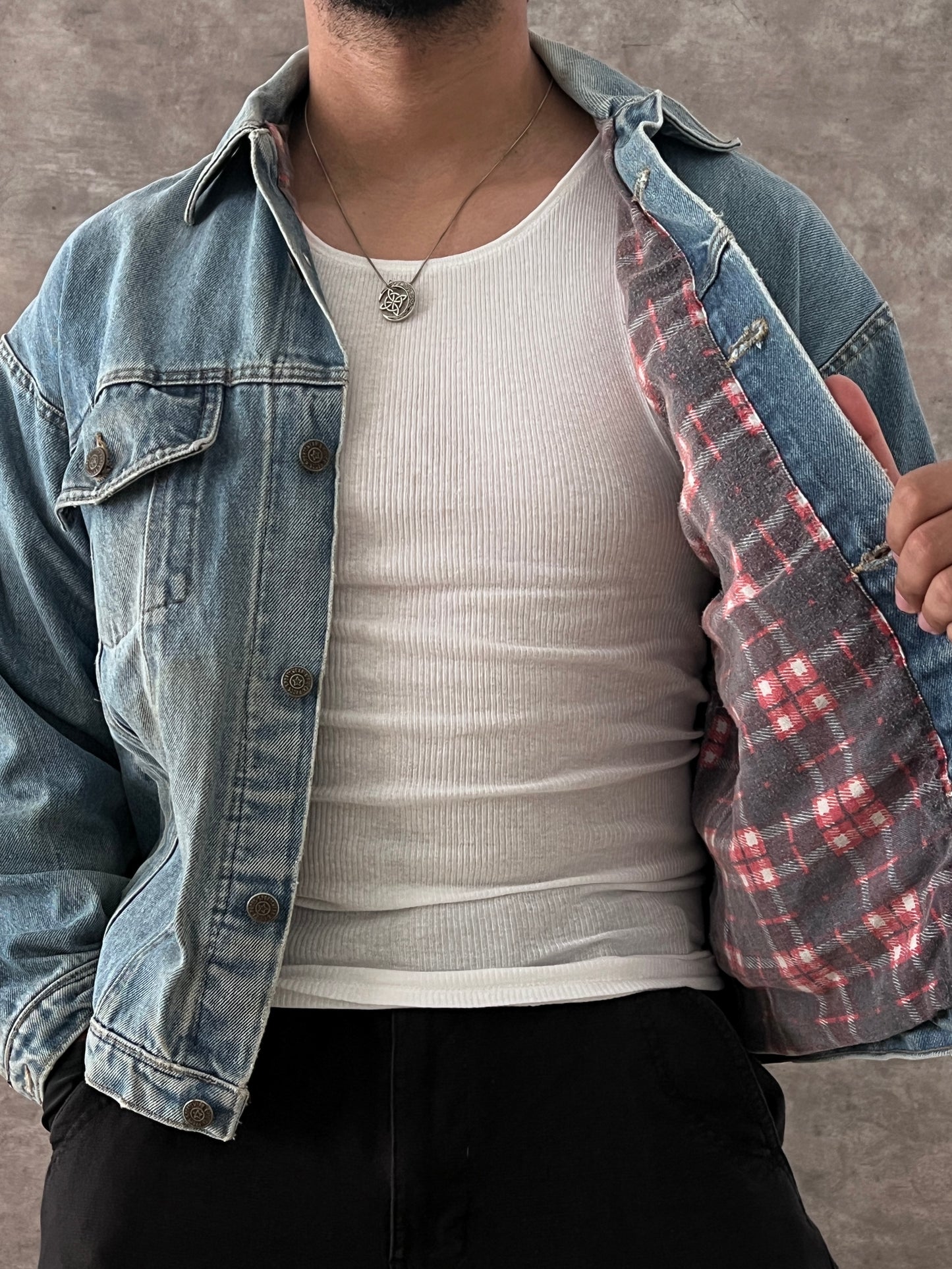 VINTAGE DENIM TRUCKER JACKET (S)