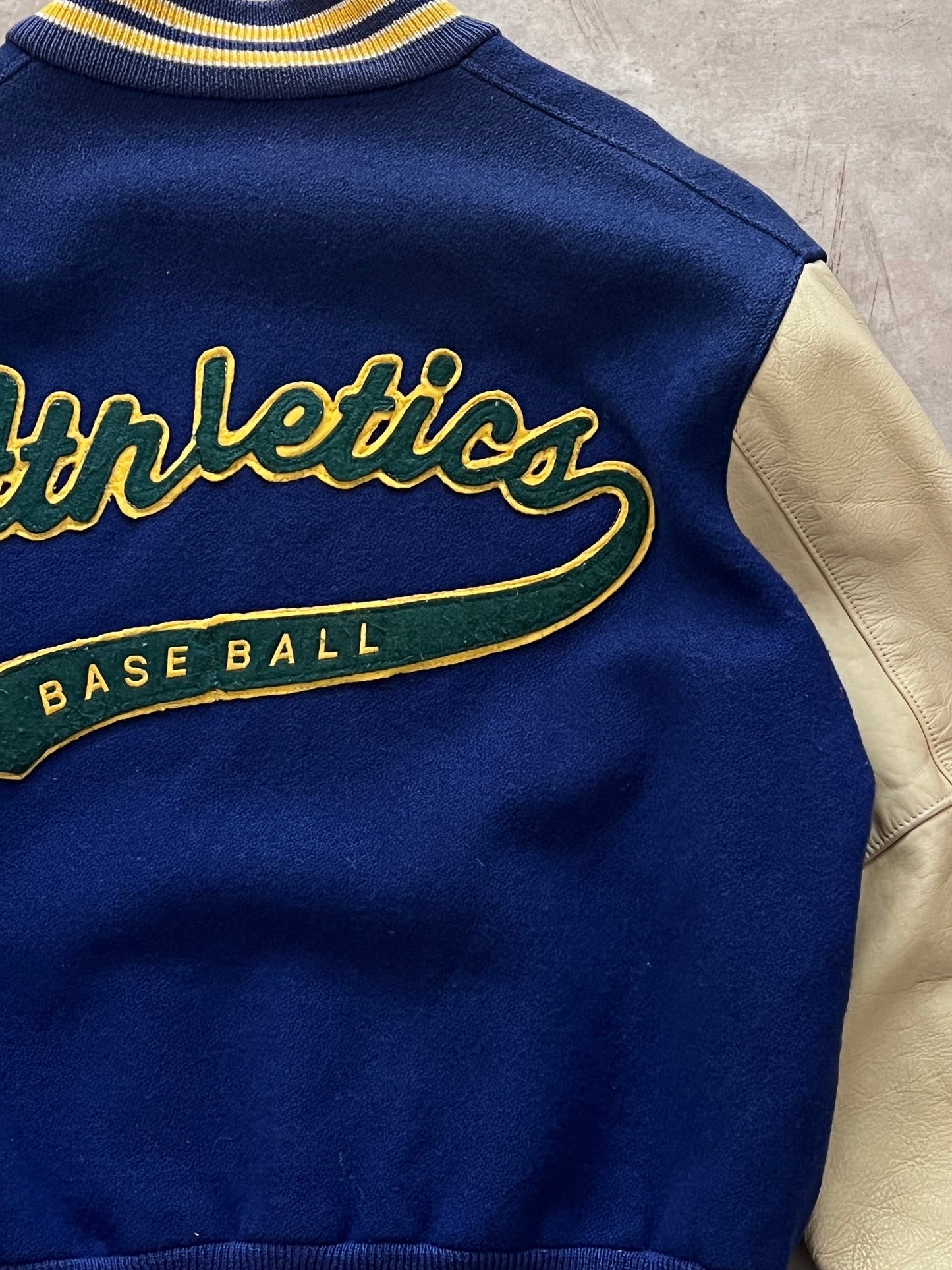 BOMBER JACKET (L)
