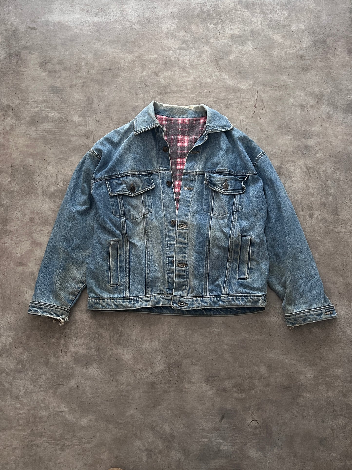 VINTAGE DENIM TRUCKER JACKET (S)
