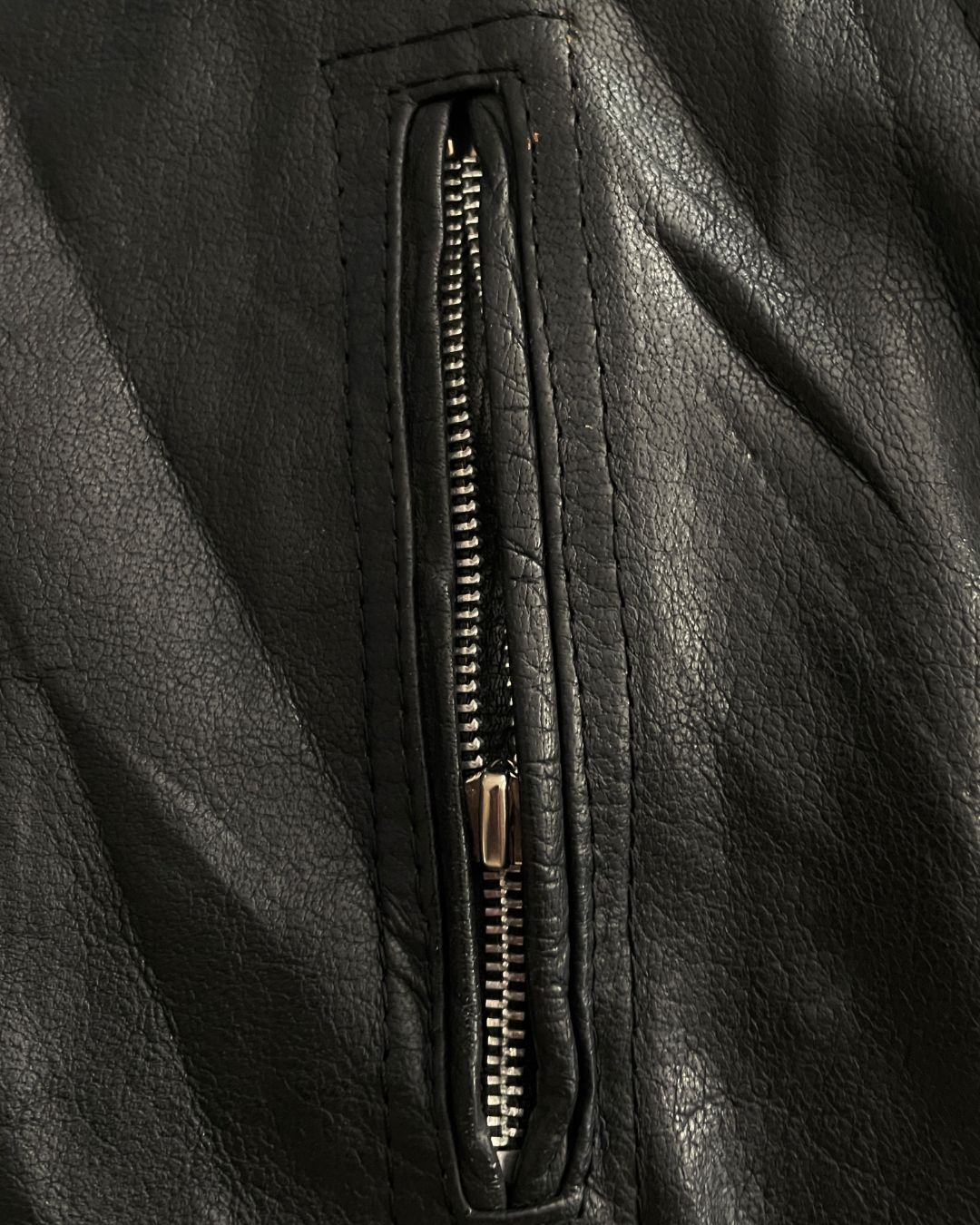 BIKER LEATHER JACKET (M)