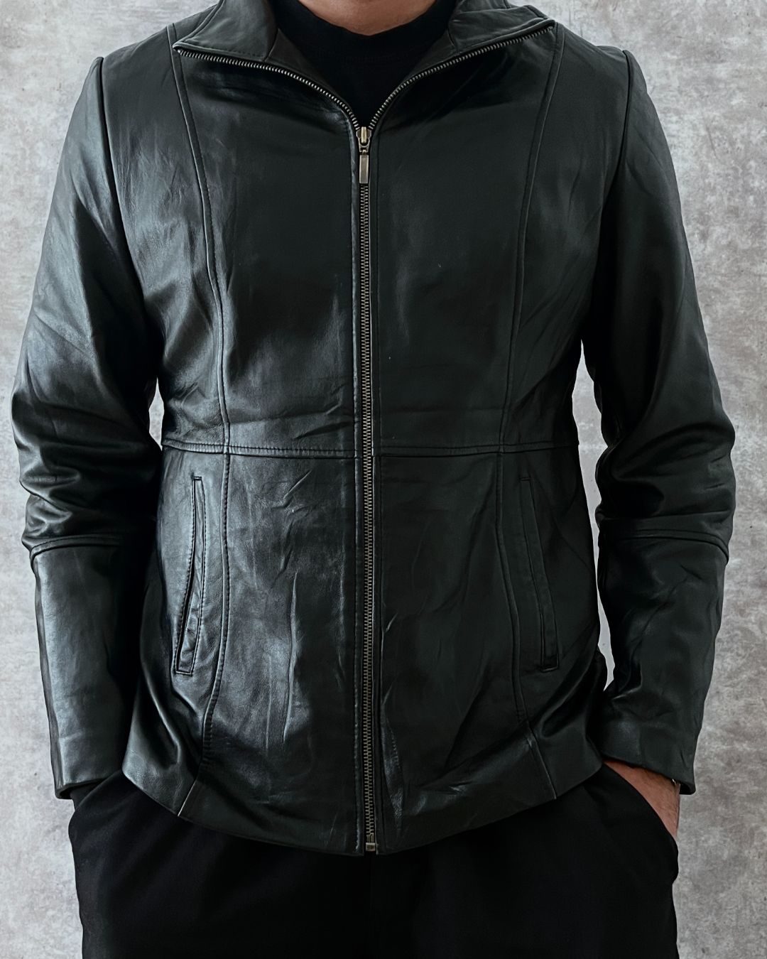 LEATHER JACKET (L/M)