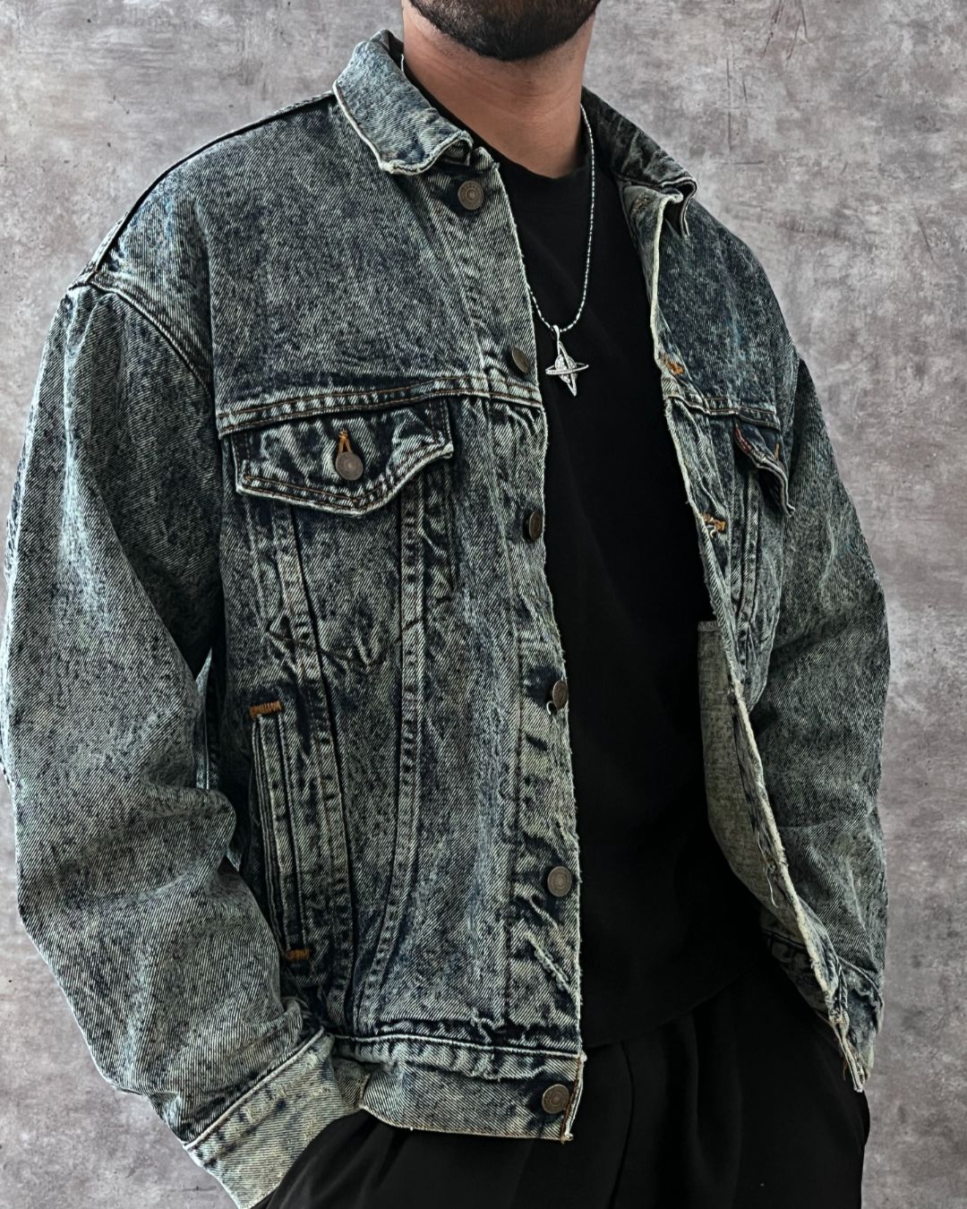 VINTAGE DISTRESSED LEVI'S JACKET (L)