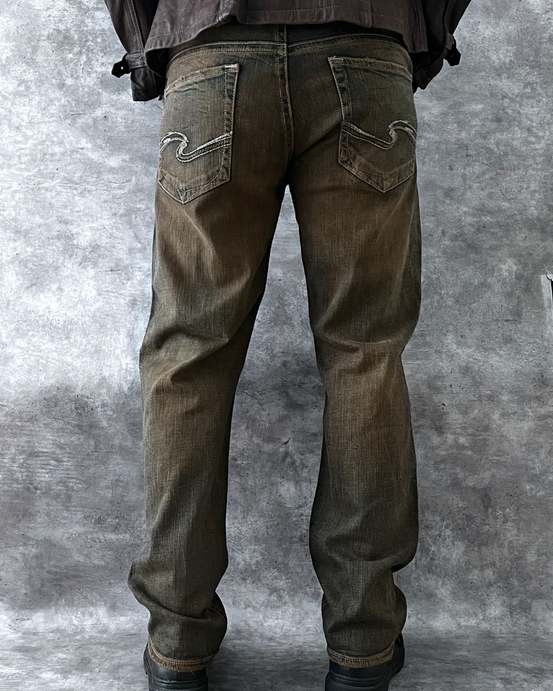 COWBOY DISTRESSED JEANS (34x32)