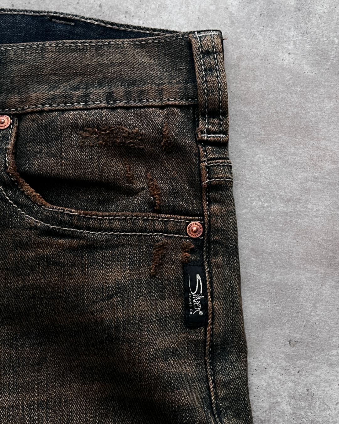 COWBOY DISTRESSED JEANS (34x32)