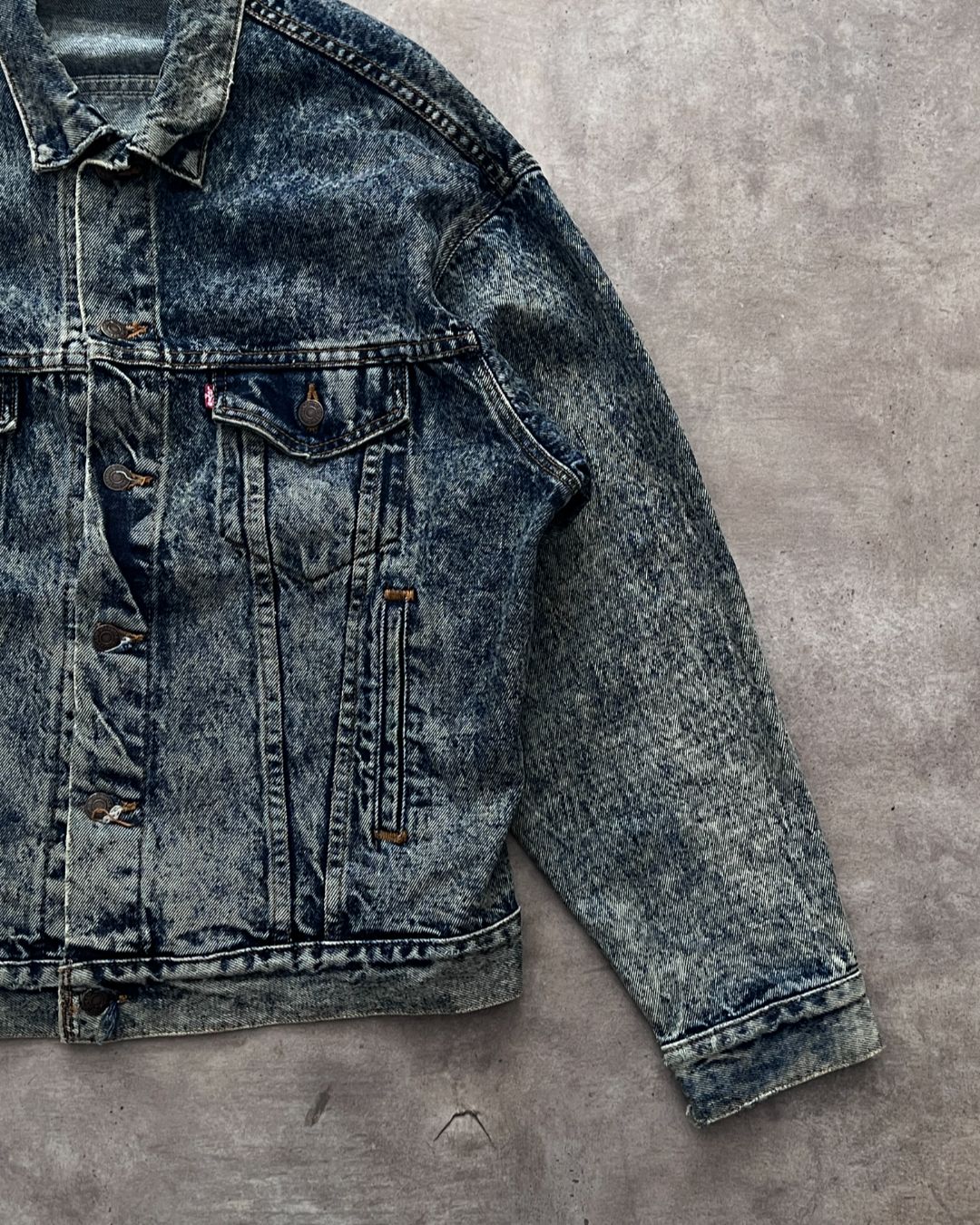 VINTAGE DISTRESSED LEVI'S JACKET (L)