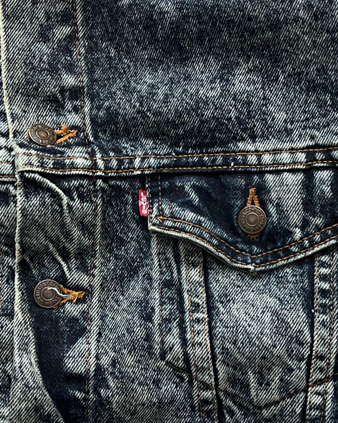 VINTAGE DISTRESSED LEVI'S JACKET (L)