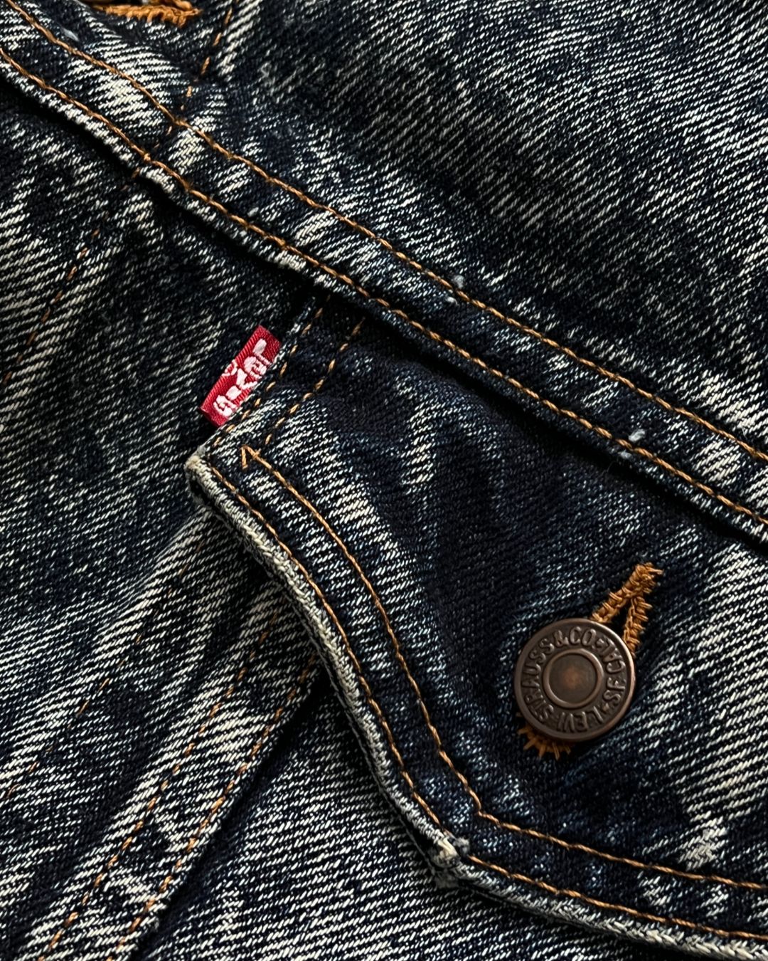 VINTAGE DISTRESSED LEVI'S JACKET (L)