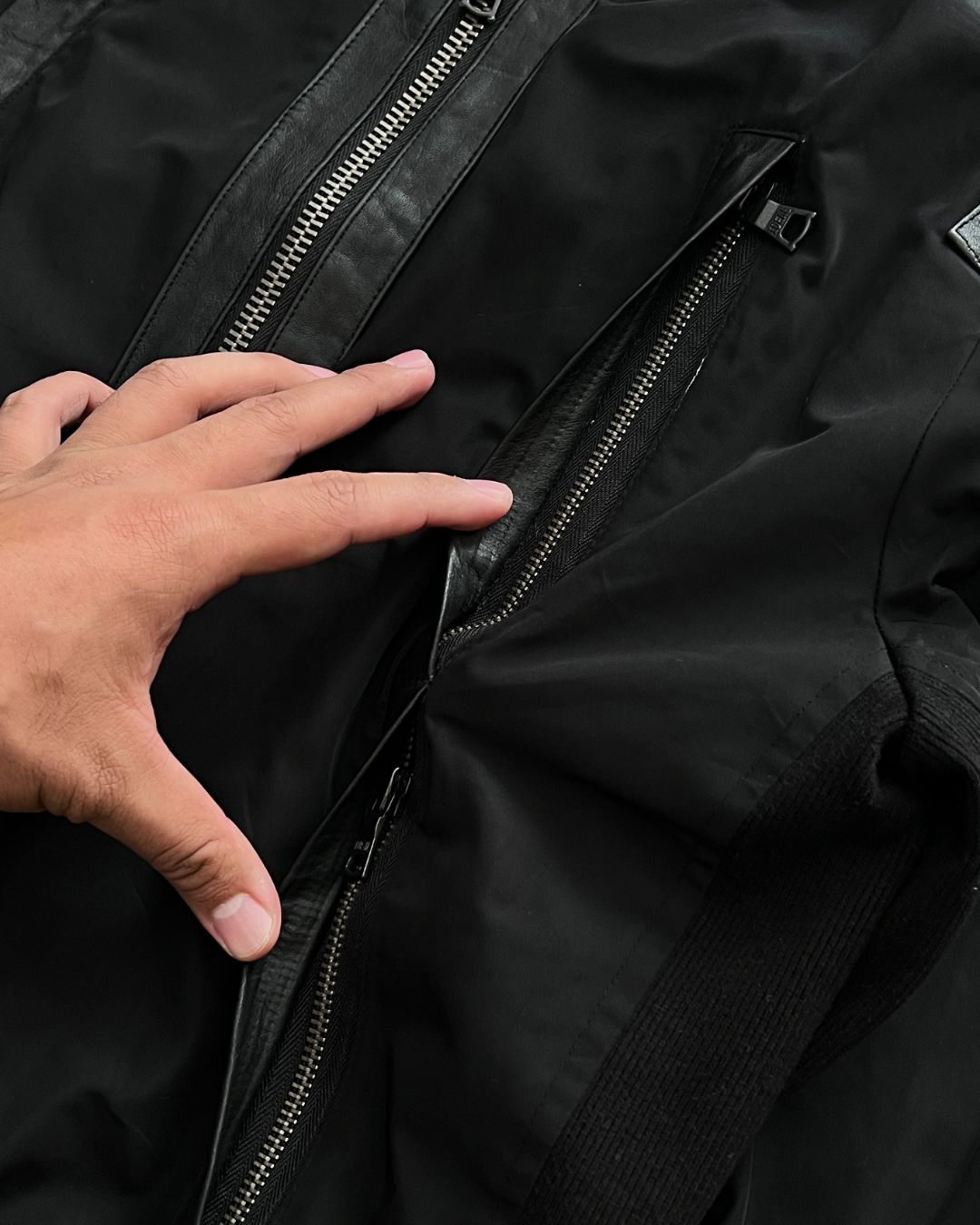 LEATHER BOMBER JACKET (S)