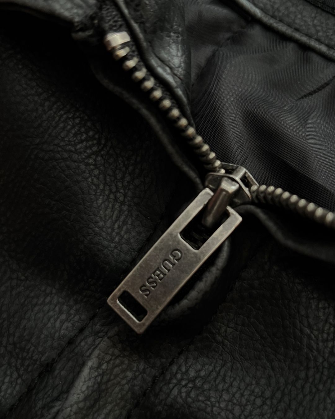 LEATHER GUESS JACKET (L)