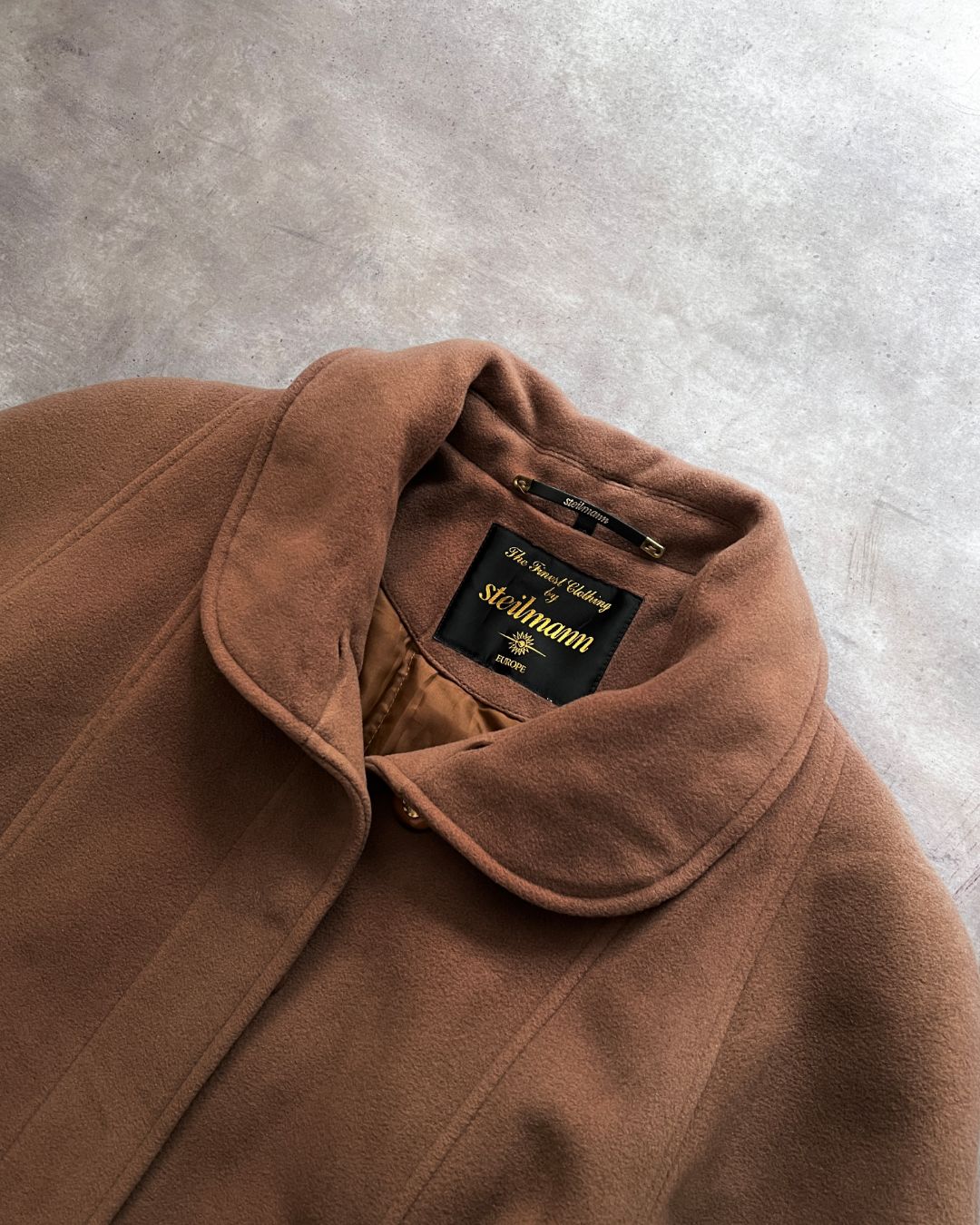 LARGE EUROPEAN COAT (S)