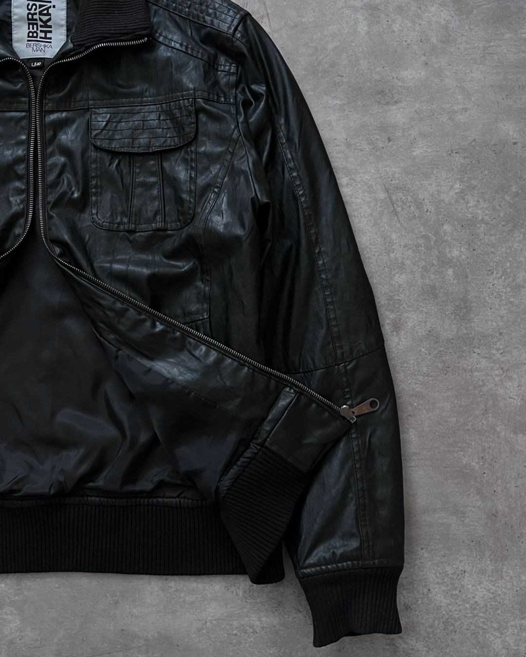 BERSHKA LEATHER JACKET (L)