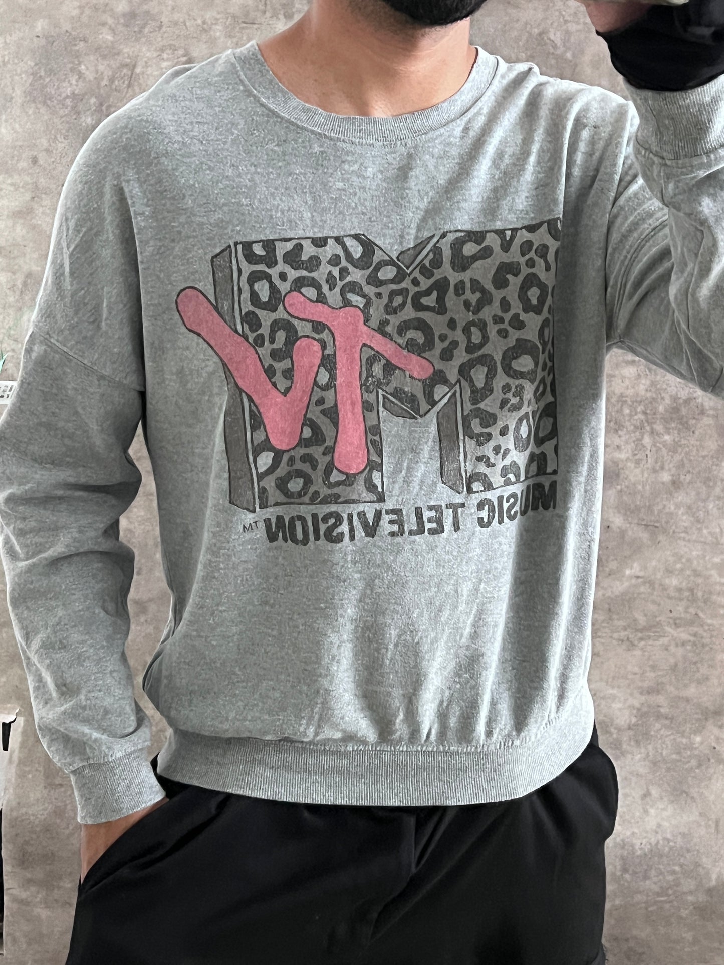 MTV sweater (M)