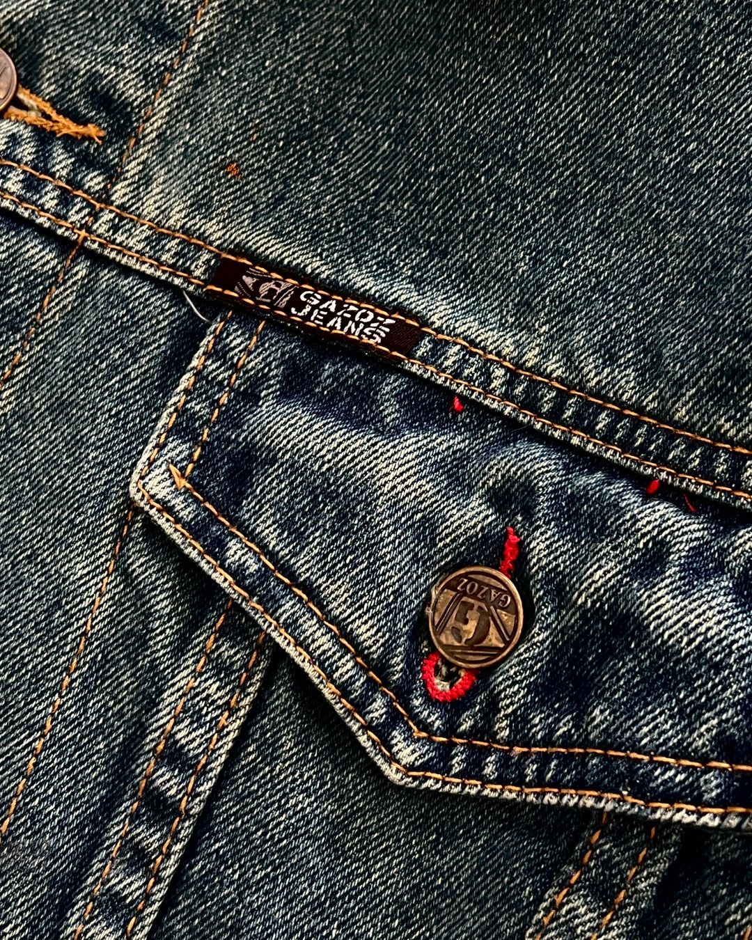 DENIM TRUCKER JACKET (M)