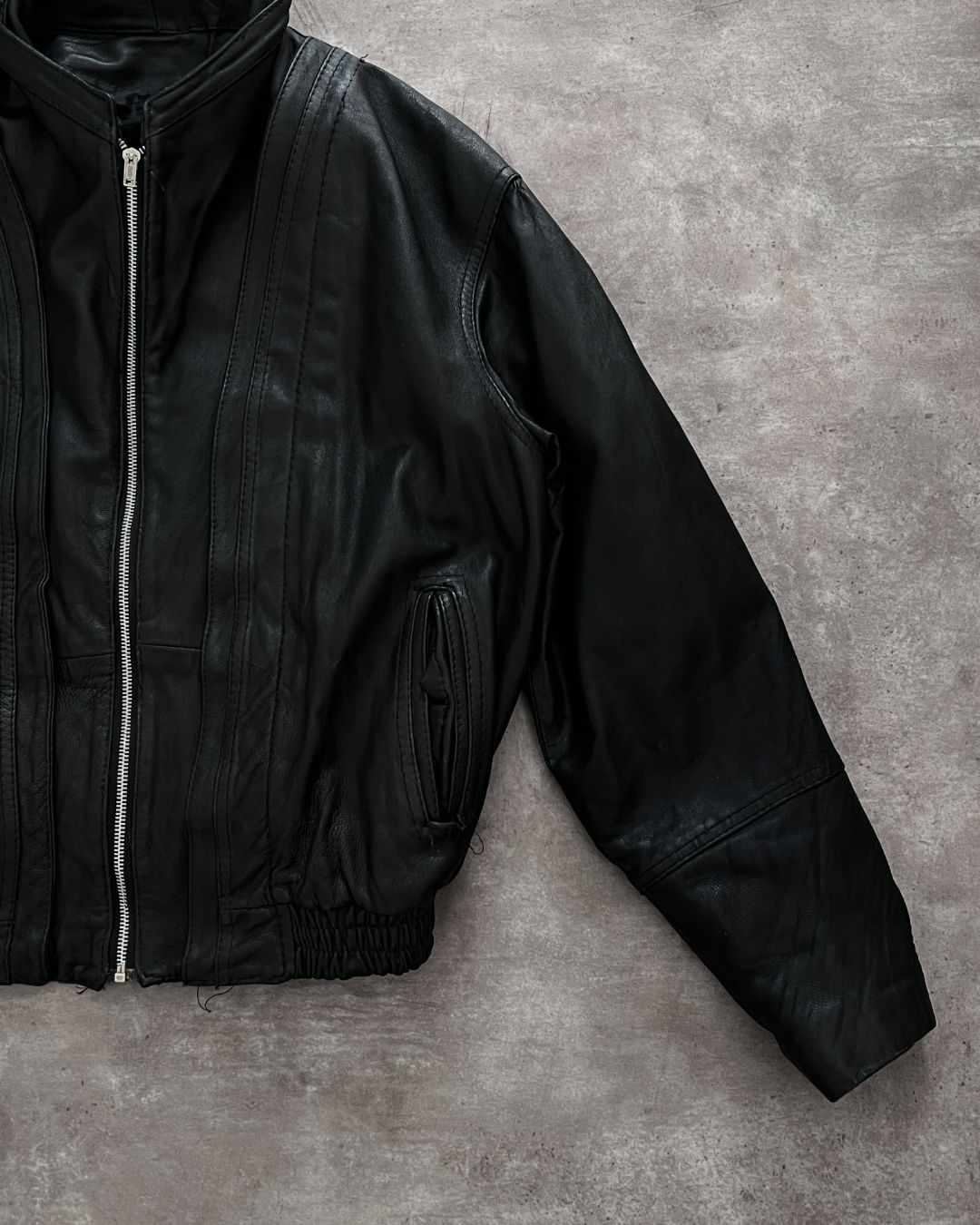 LEATHER JACKET CROPPED FIT (M)