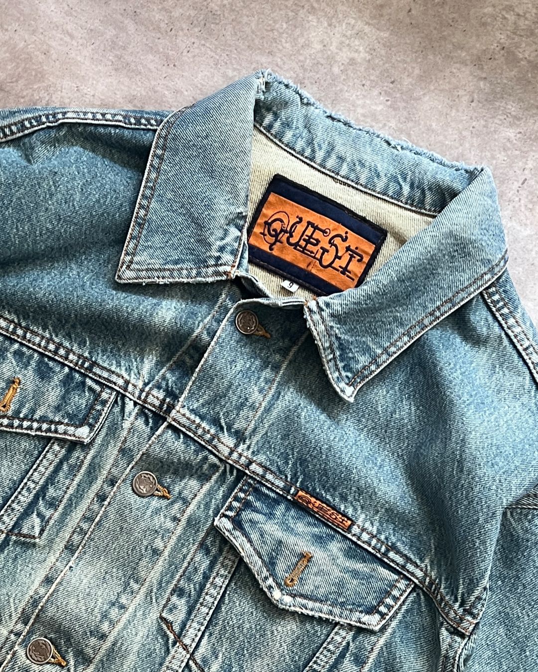 DENIM TRUCKER JACKET (L)