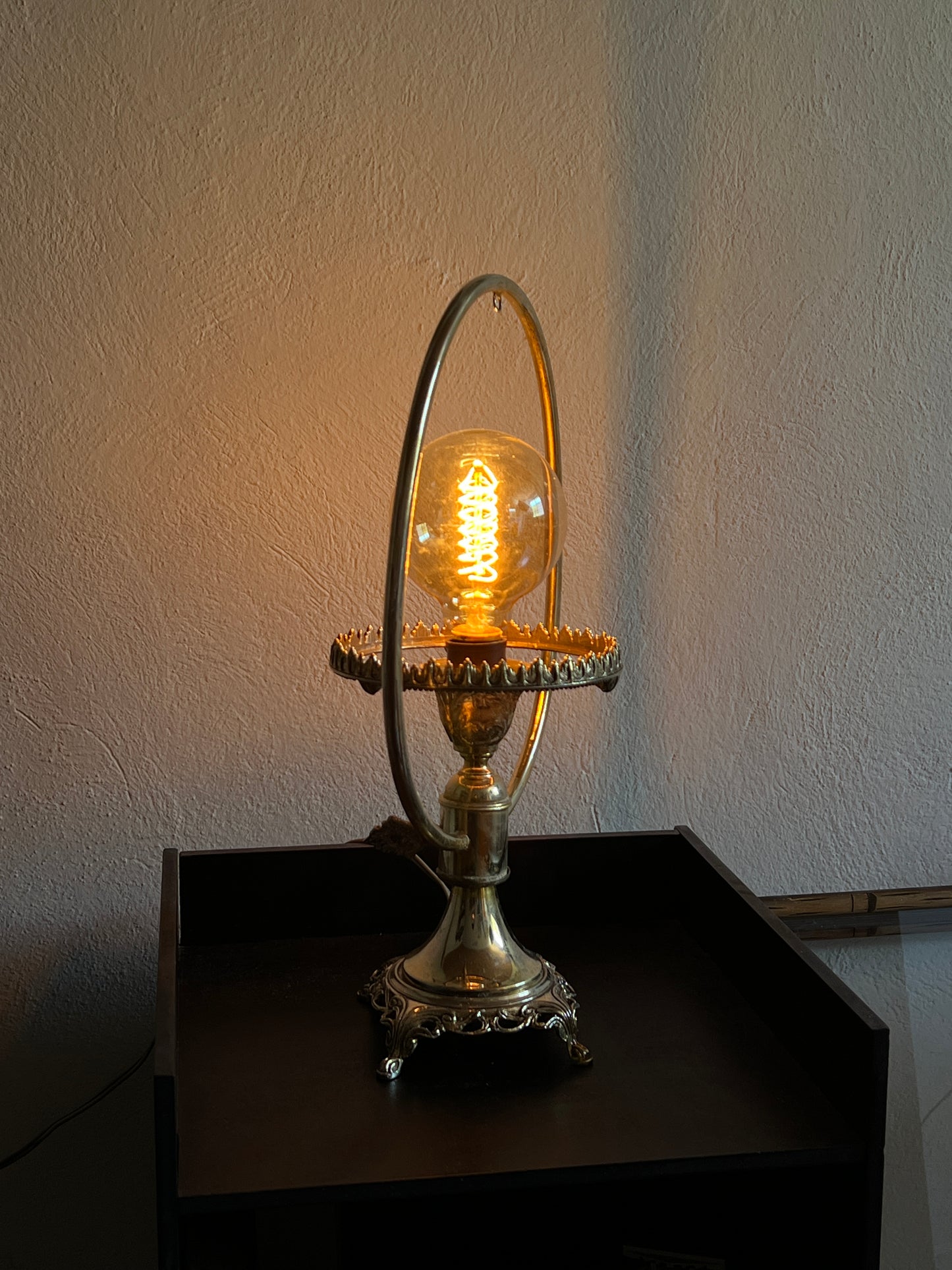 Helicoidal Vintage Lamp / Apartment