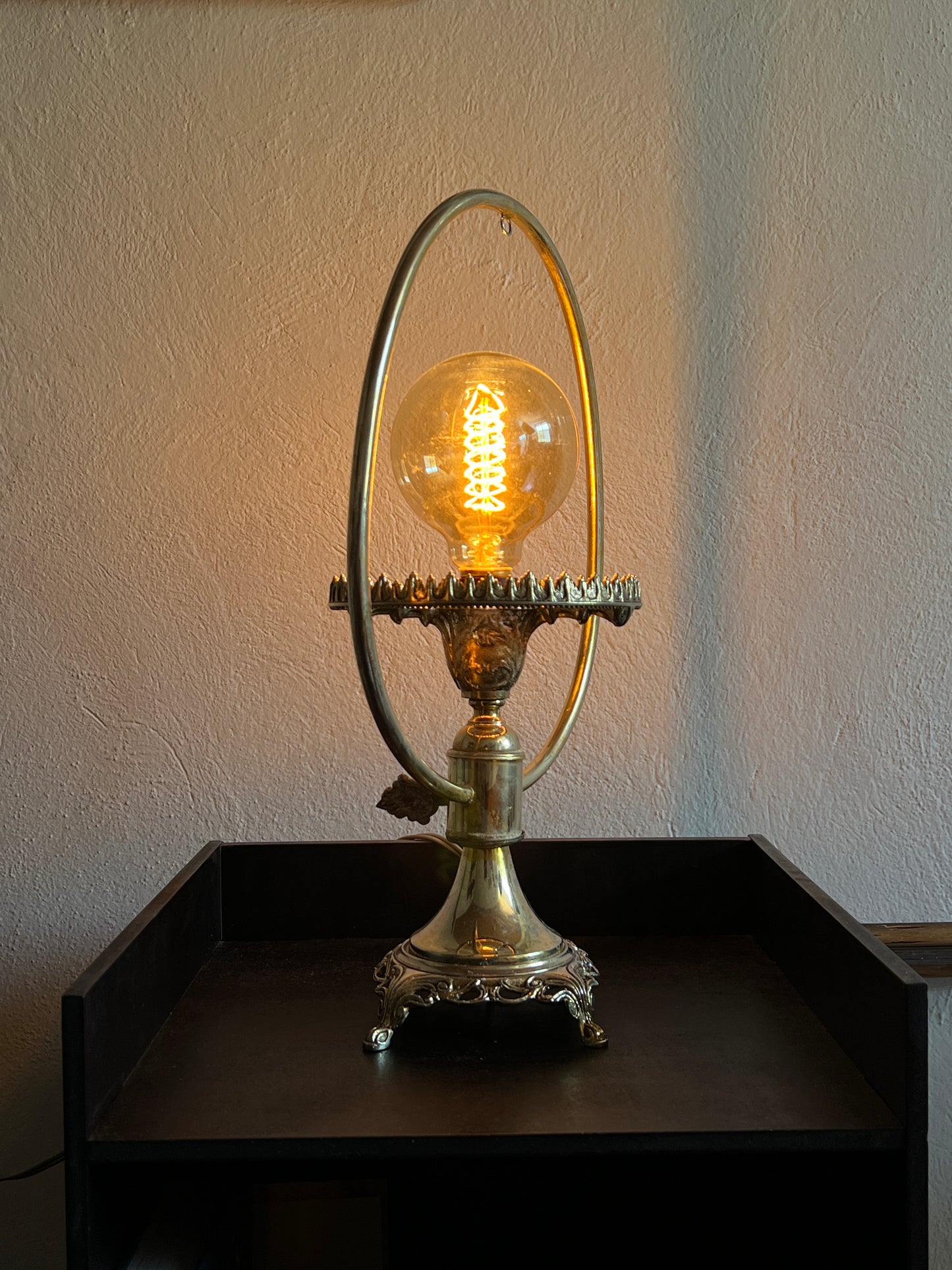 Helicoidal Vintage Lamp / Apartment