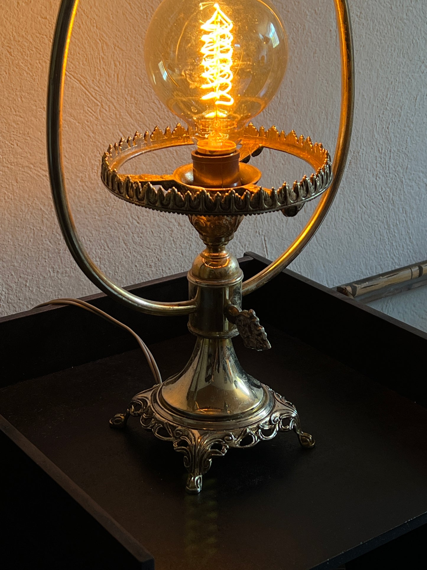 Helicoidal Vintage Lamp / Apartment