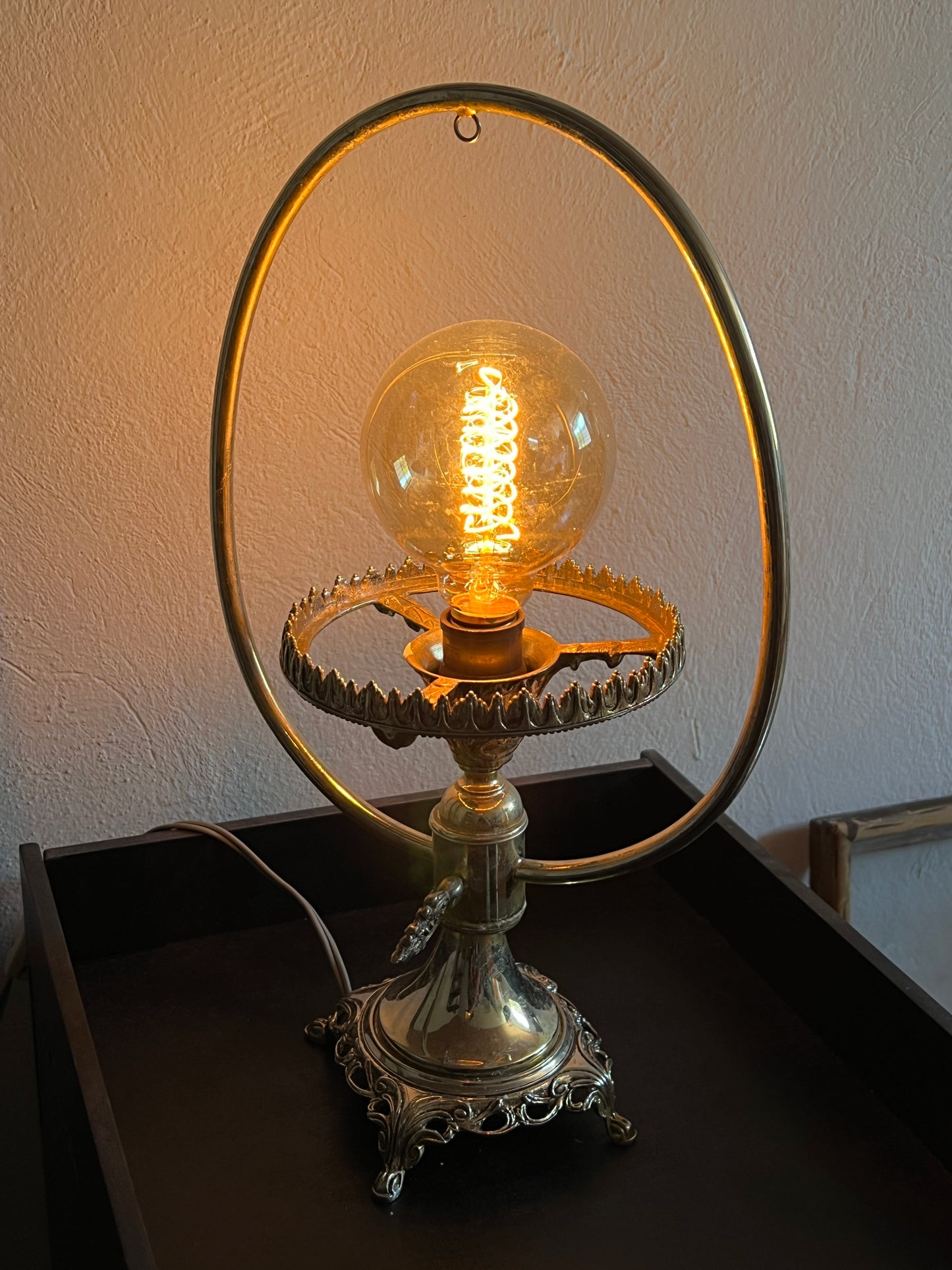 Helicoidal Vintage Lamp / Apartment