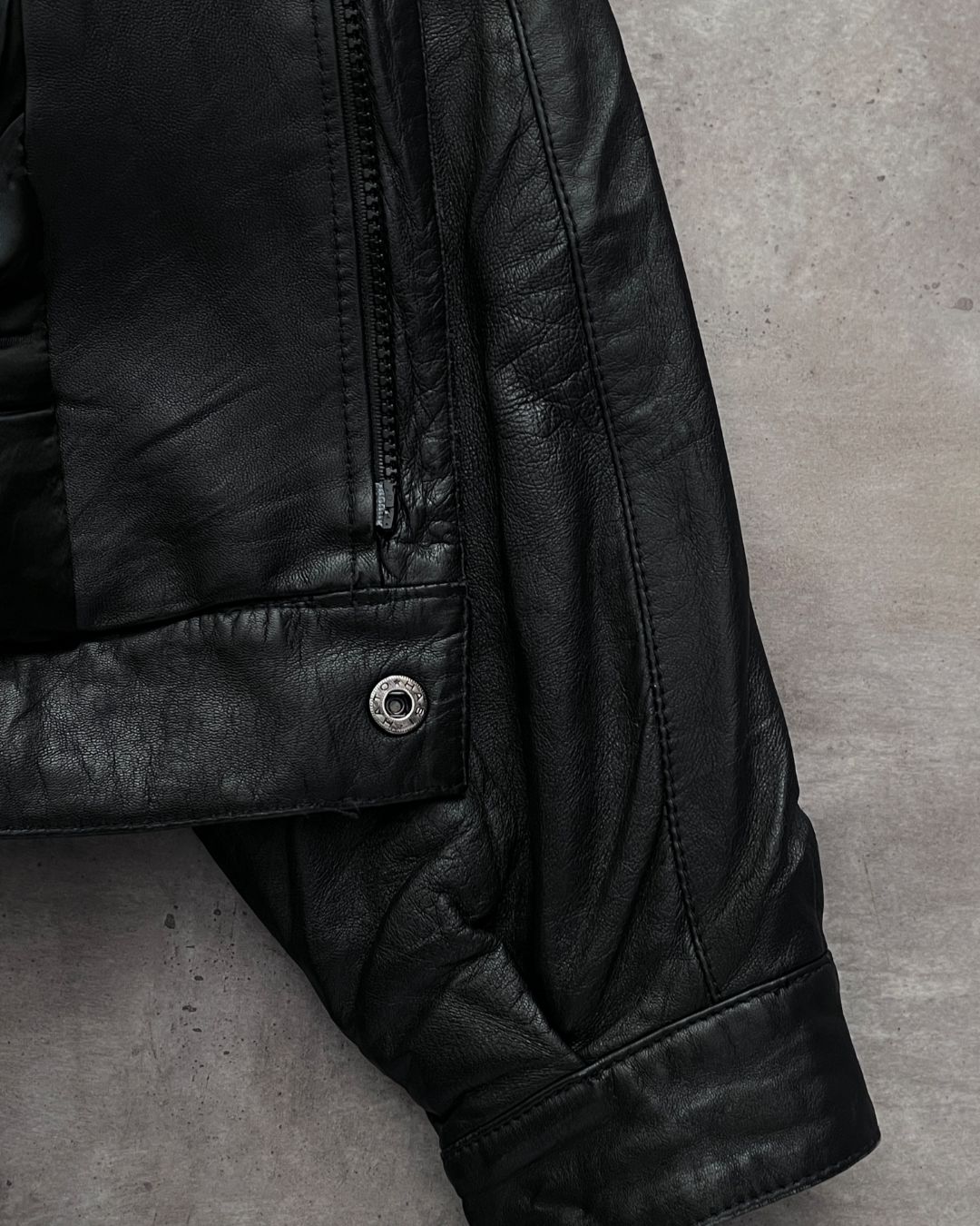 BIKER RARE LEATHER JACKET (M)