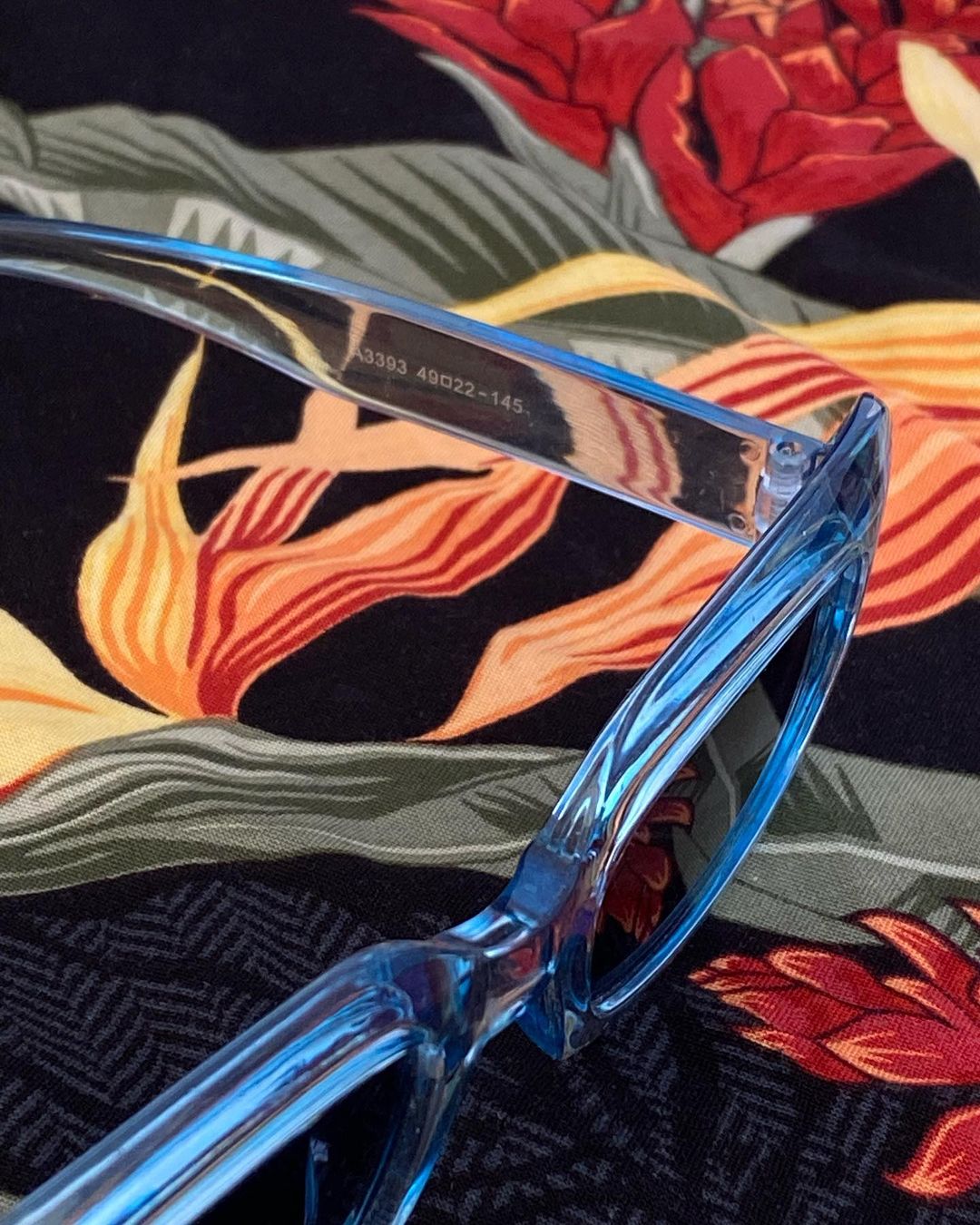 Gafas semitransparentes azules