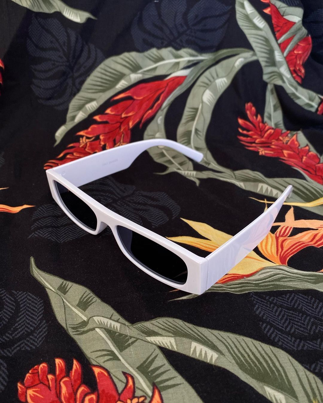 Gafas blancas micas oscuras