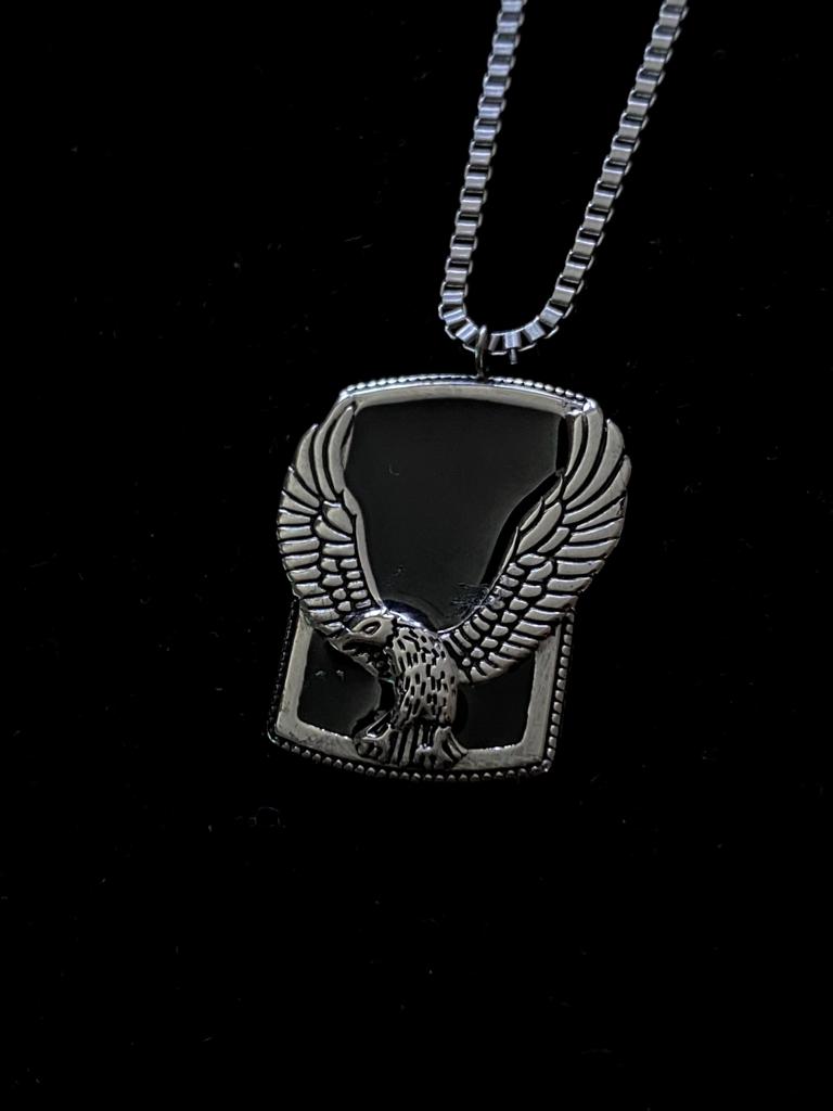 Aguila de acero inoxidable