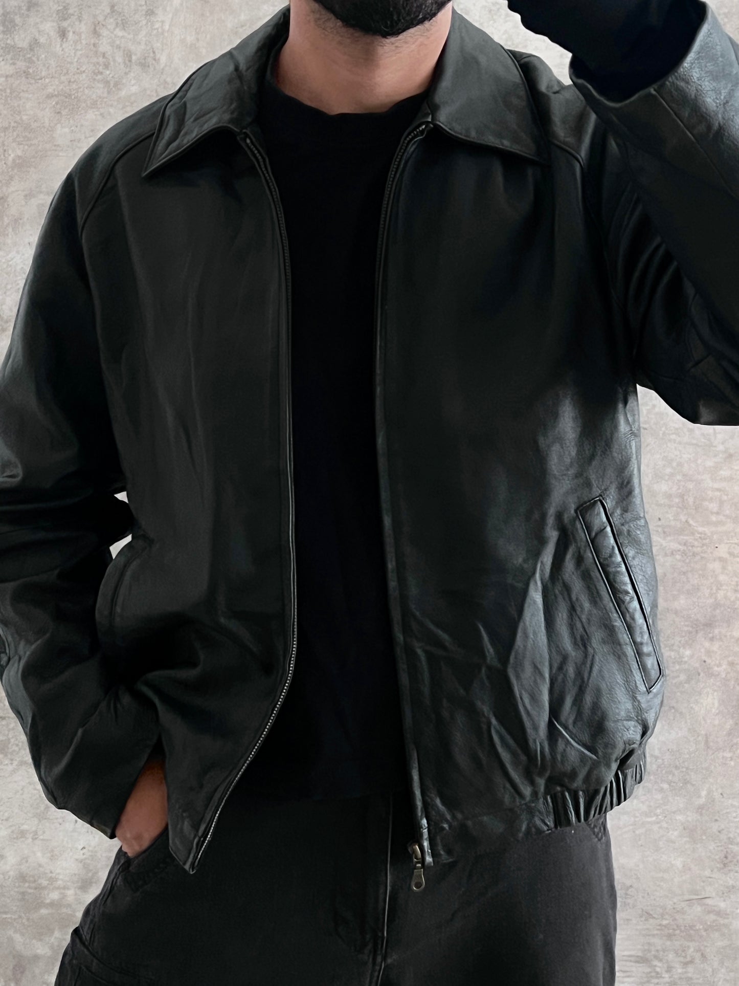 BOMBER LEATHER JACKET (L)
