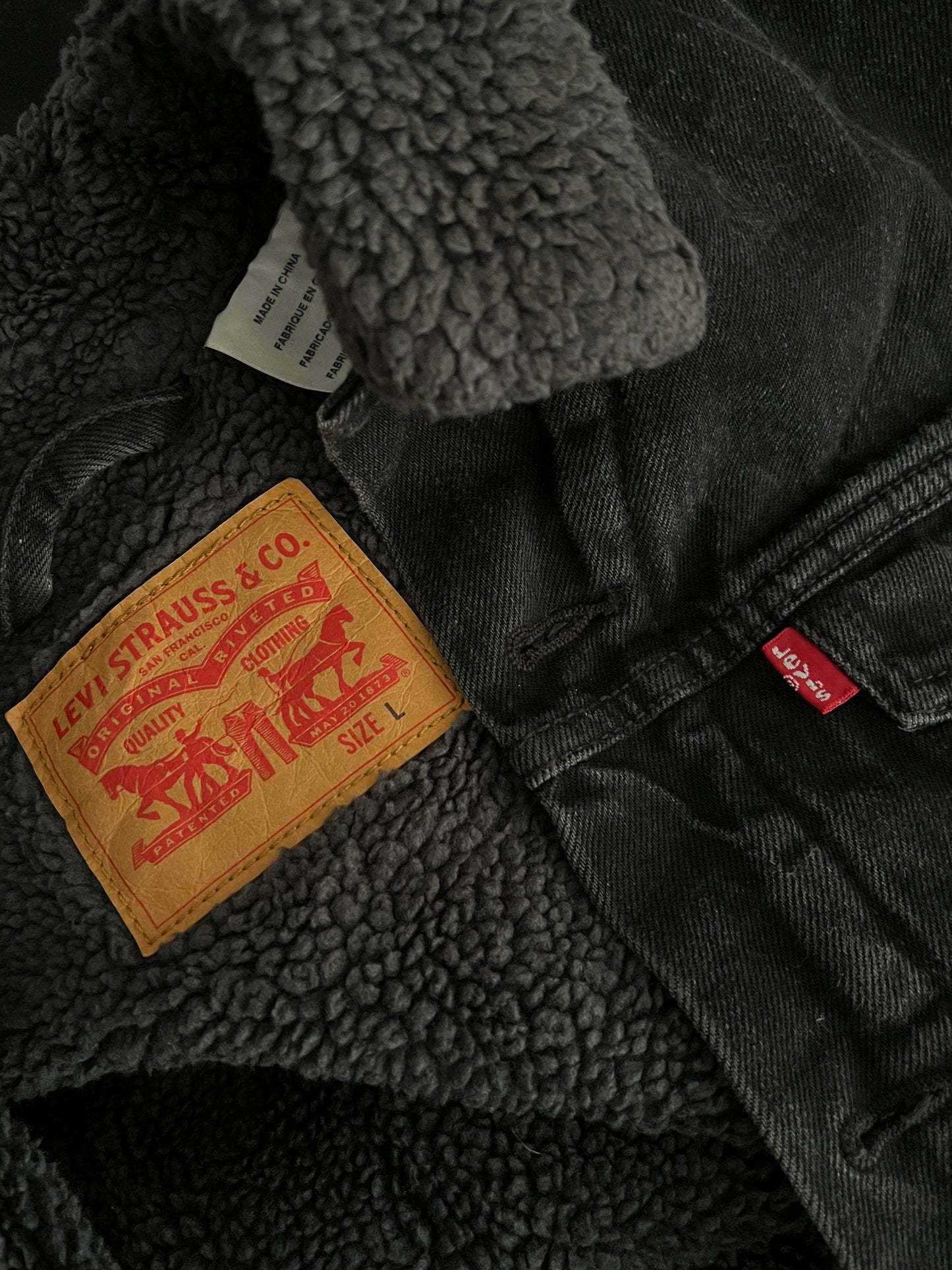 Levi's sherpa denim jacket (M)