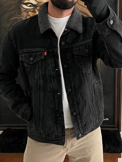 Levi's sherpa denim jacket (M)