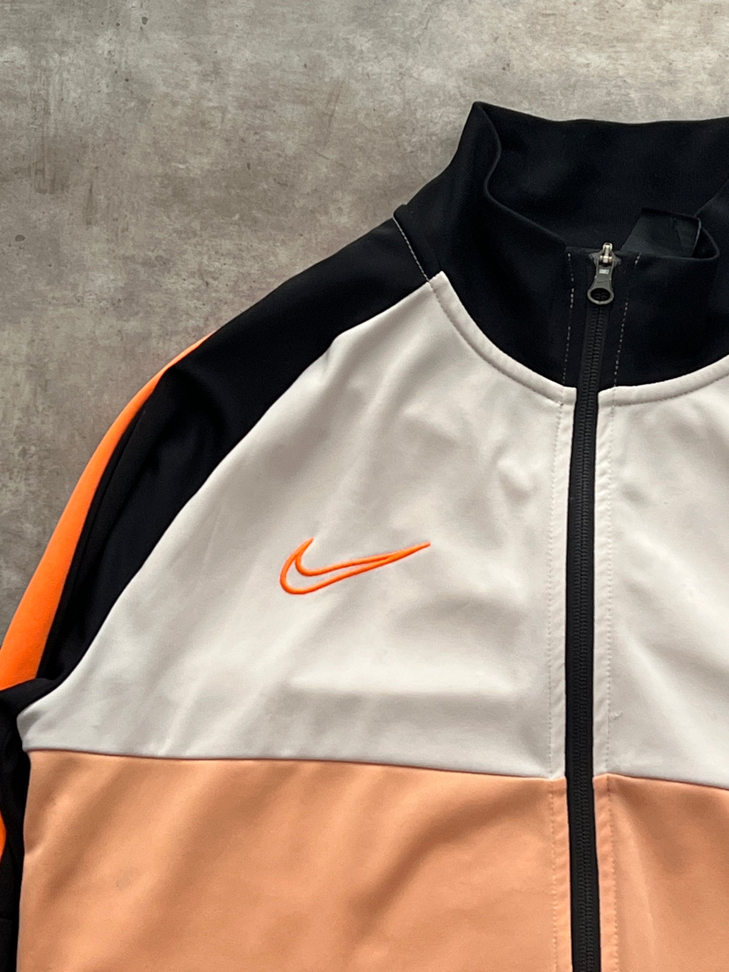 NIKE SWEATER (L)