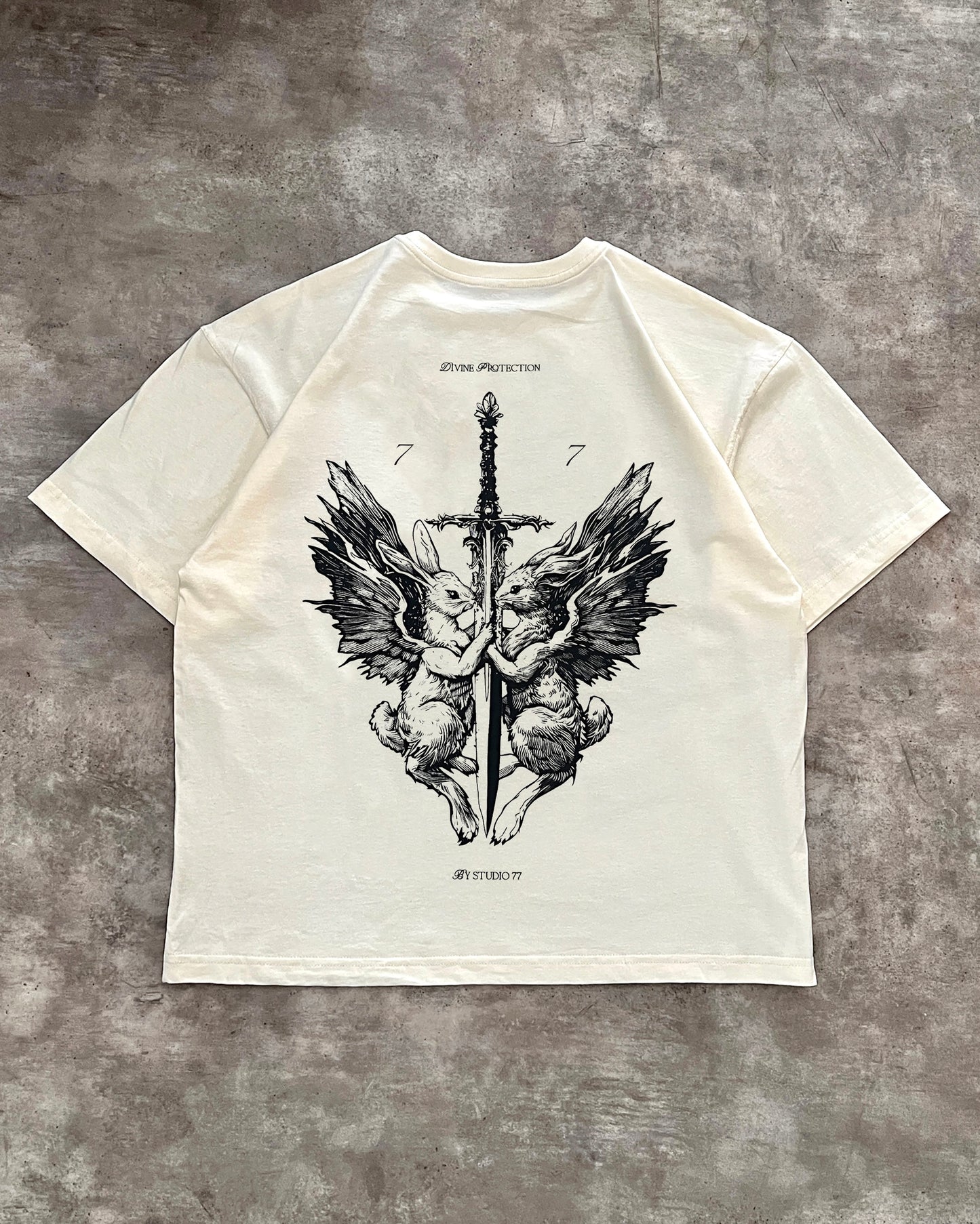 DIVINE PROTECTION TEE 77 ORIGINALS (M/L)