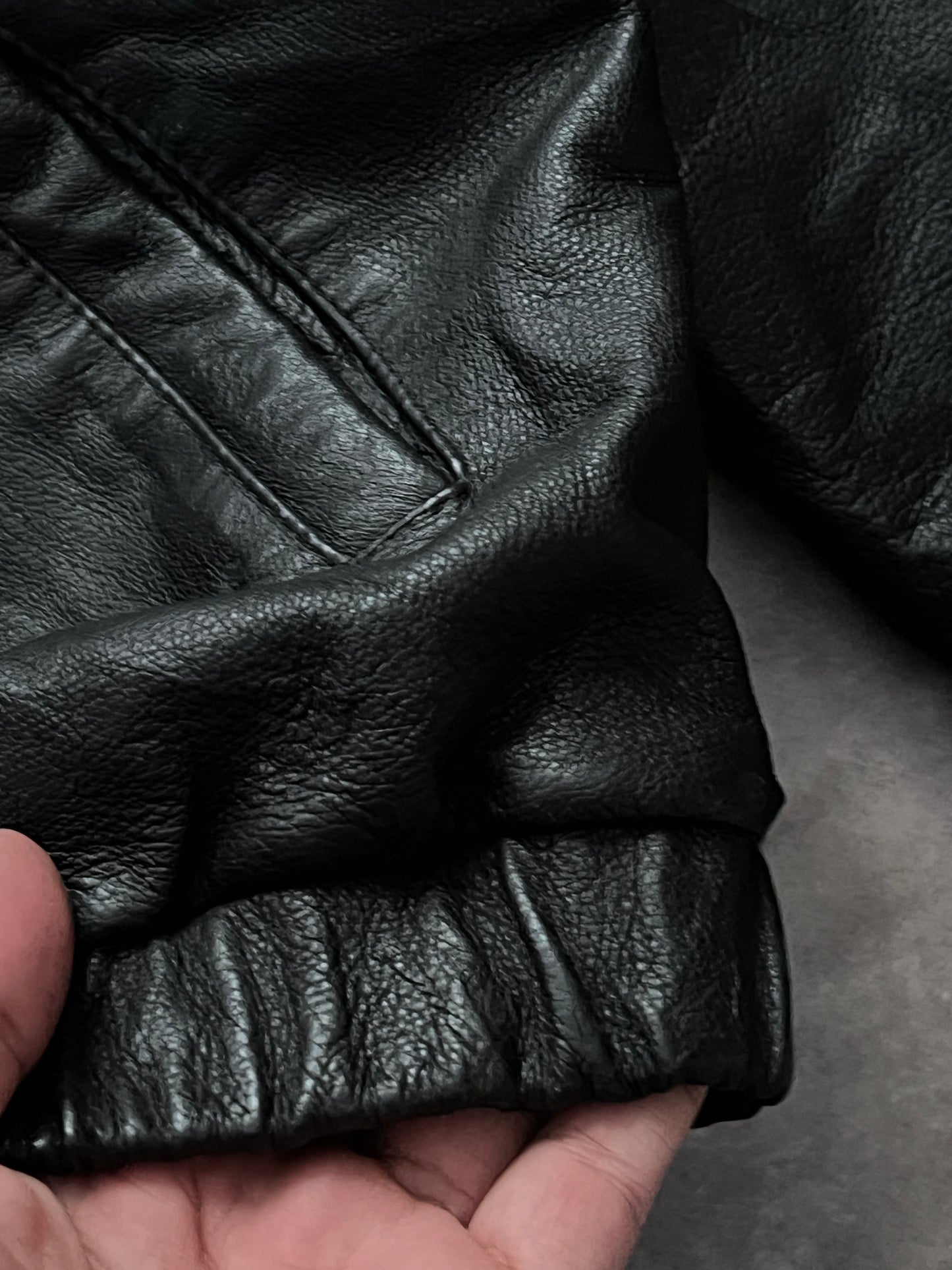 BOMBER LEATHER JACKET (L)