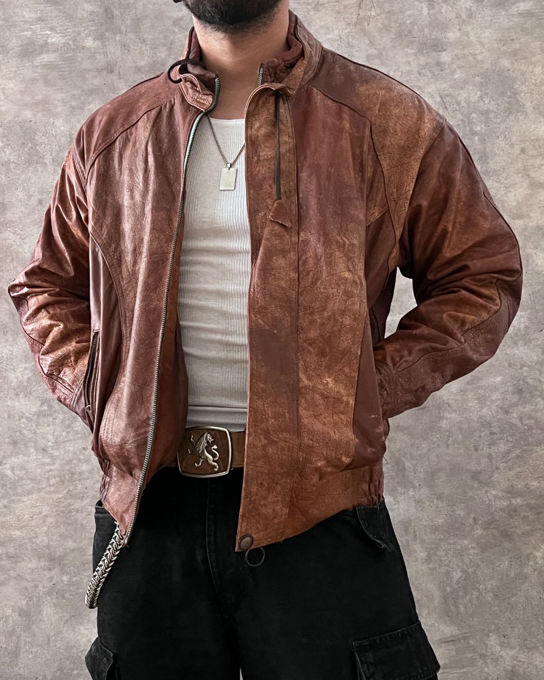 LEATHER BOMBER JACKET. (M)