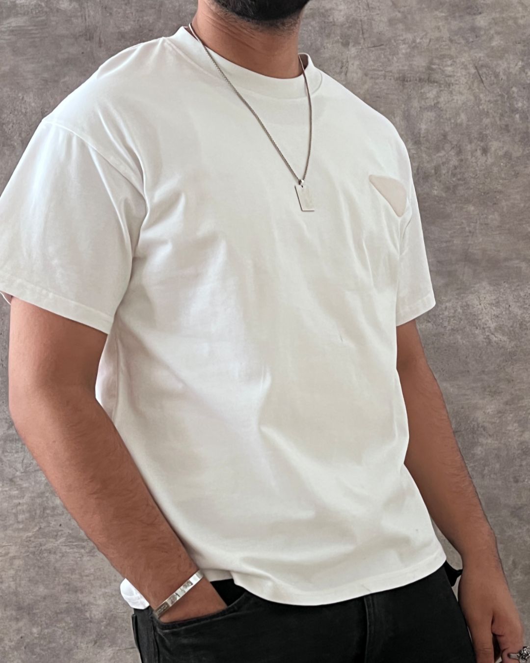 WHITE TEE PREMIUM (L)