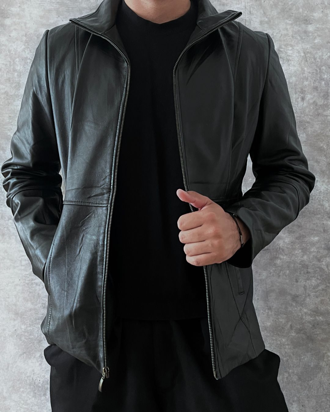 LEATHER JACKET (L/M)