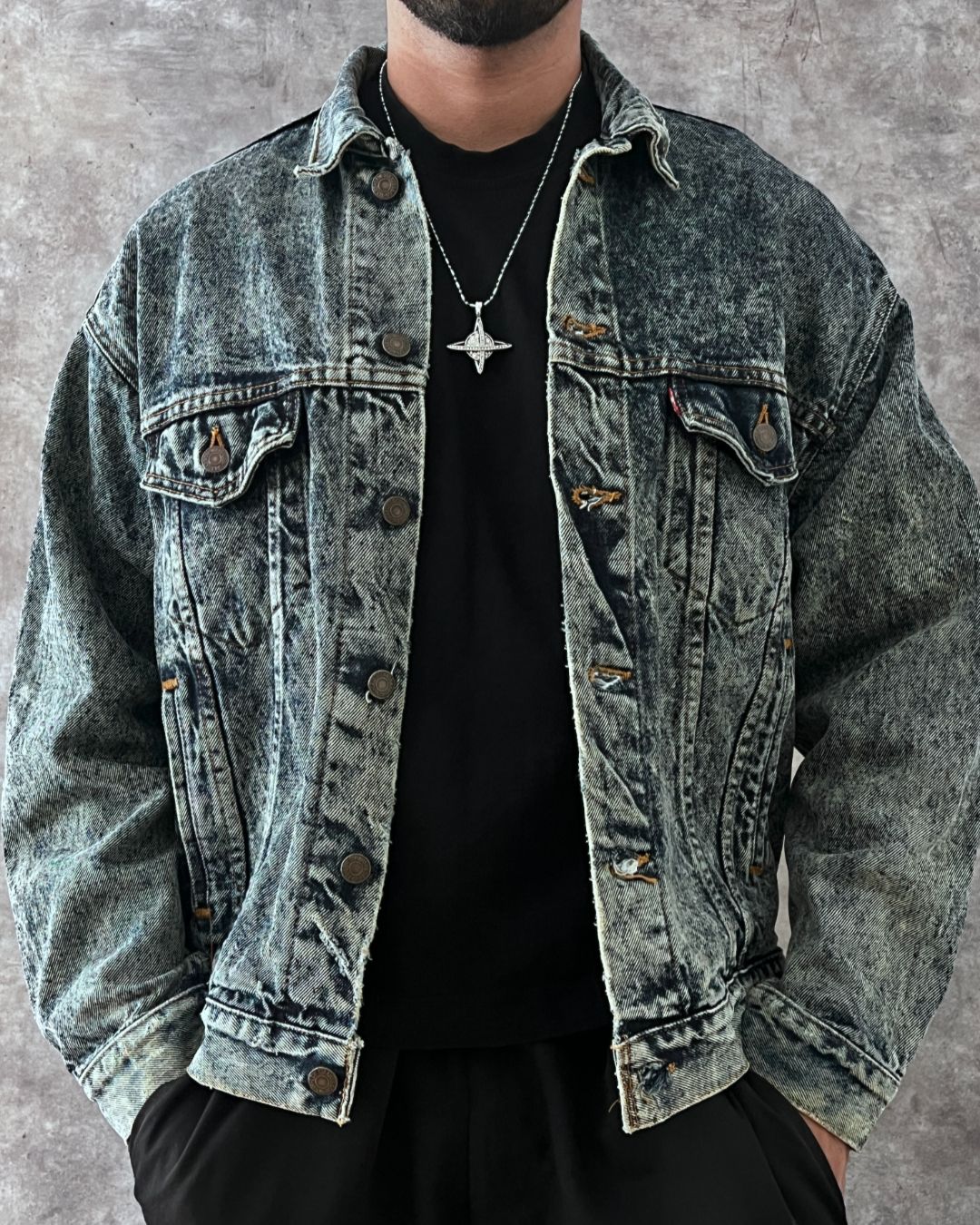 VINTAGE DISTRESSED LEVI'S JACKET (L)
