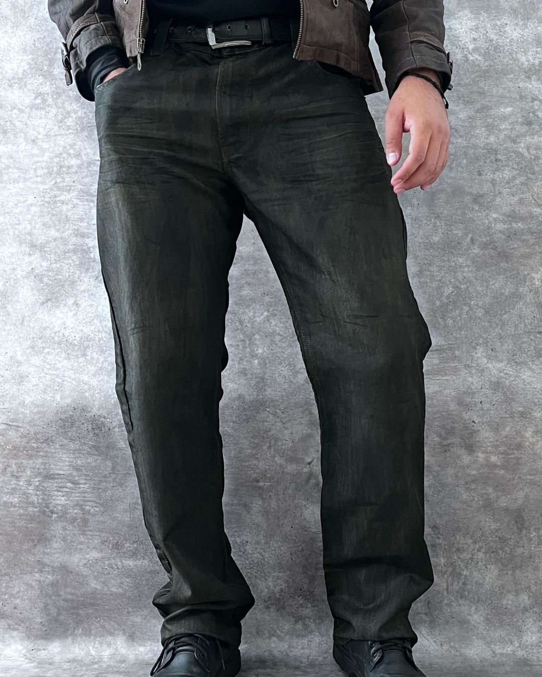 HAND TREATED BLACK DENIM JEANS LEVI'S (36X32)