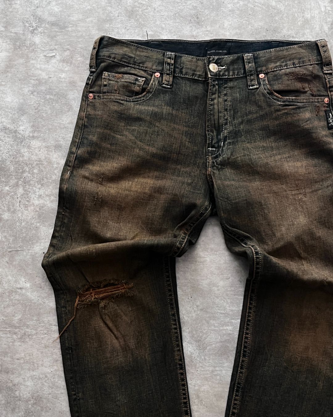 COWBOY DISTRESSED JEANS (34x32)
