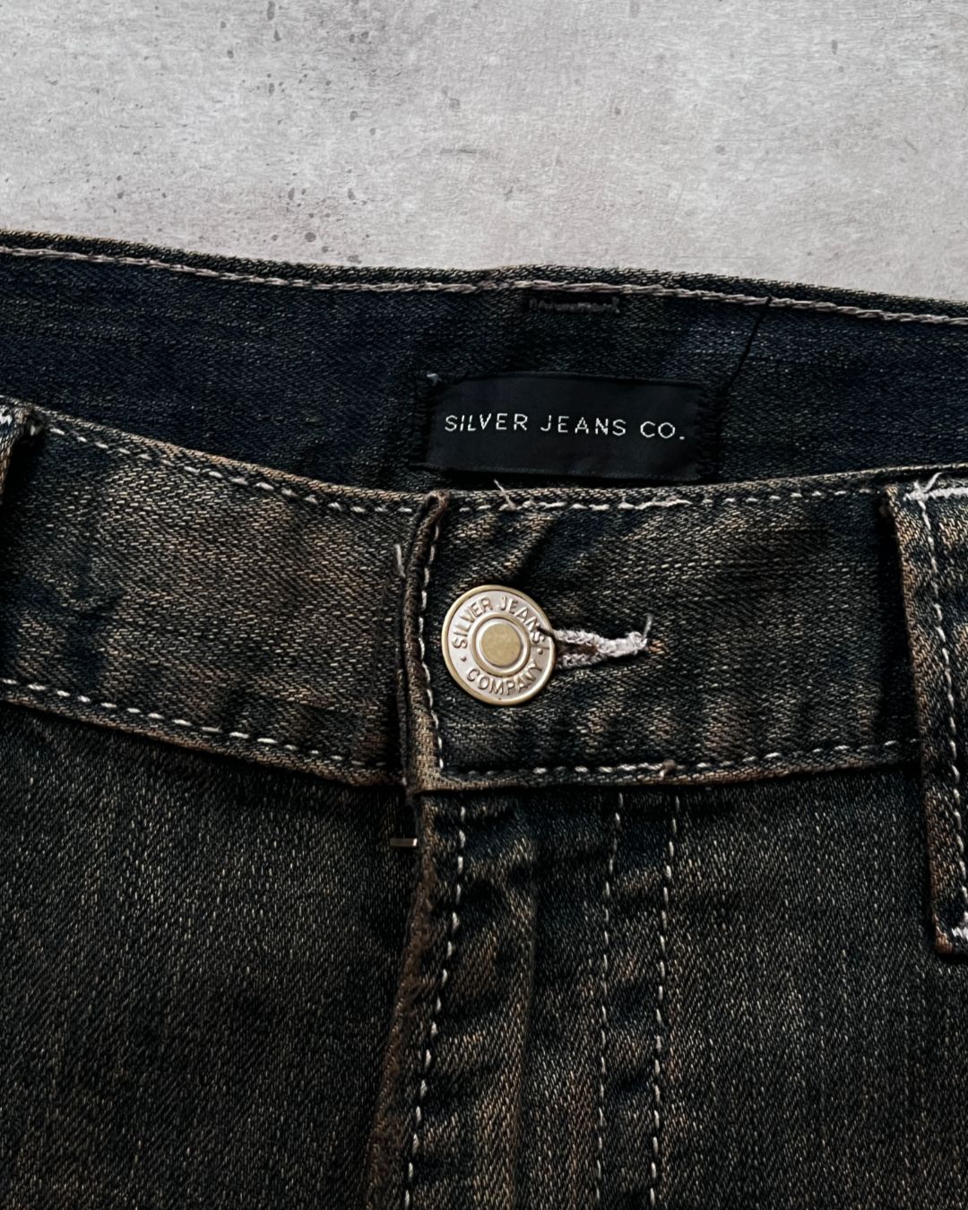 COWBOY DISTRESSED JEANS (34x32)