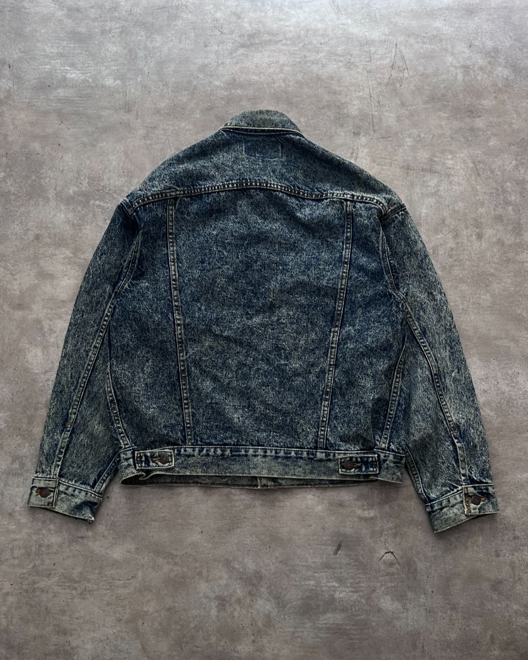 VINTAGE DISTRESSED LEVI'S JACKET (L)